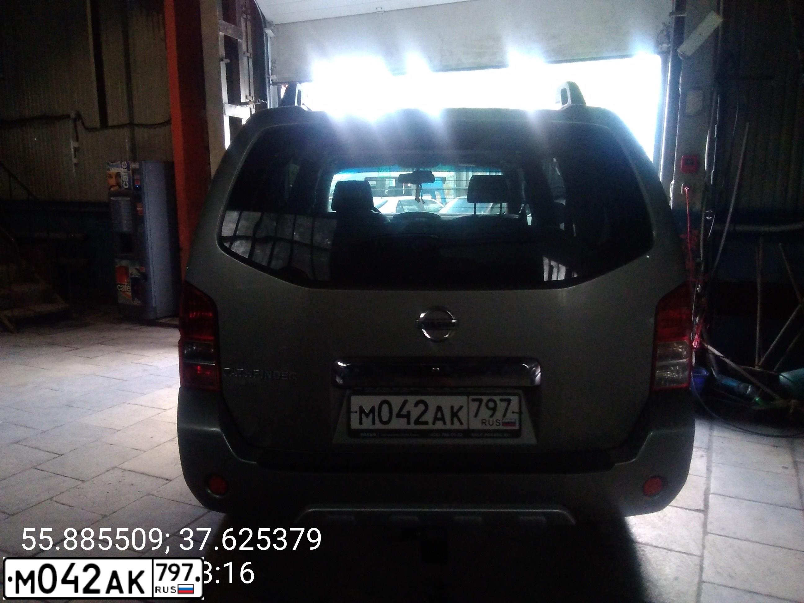 Фото автомобиля NISSAN PATHFINDER, 2011 — госномер М042АК797. Цвет: СЕРЫЙ
