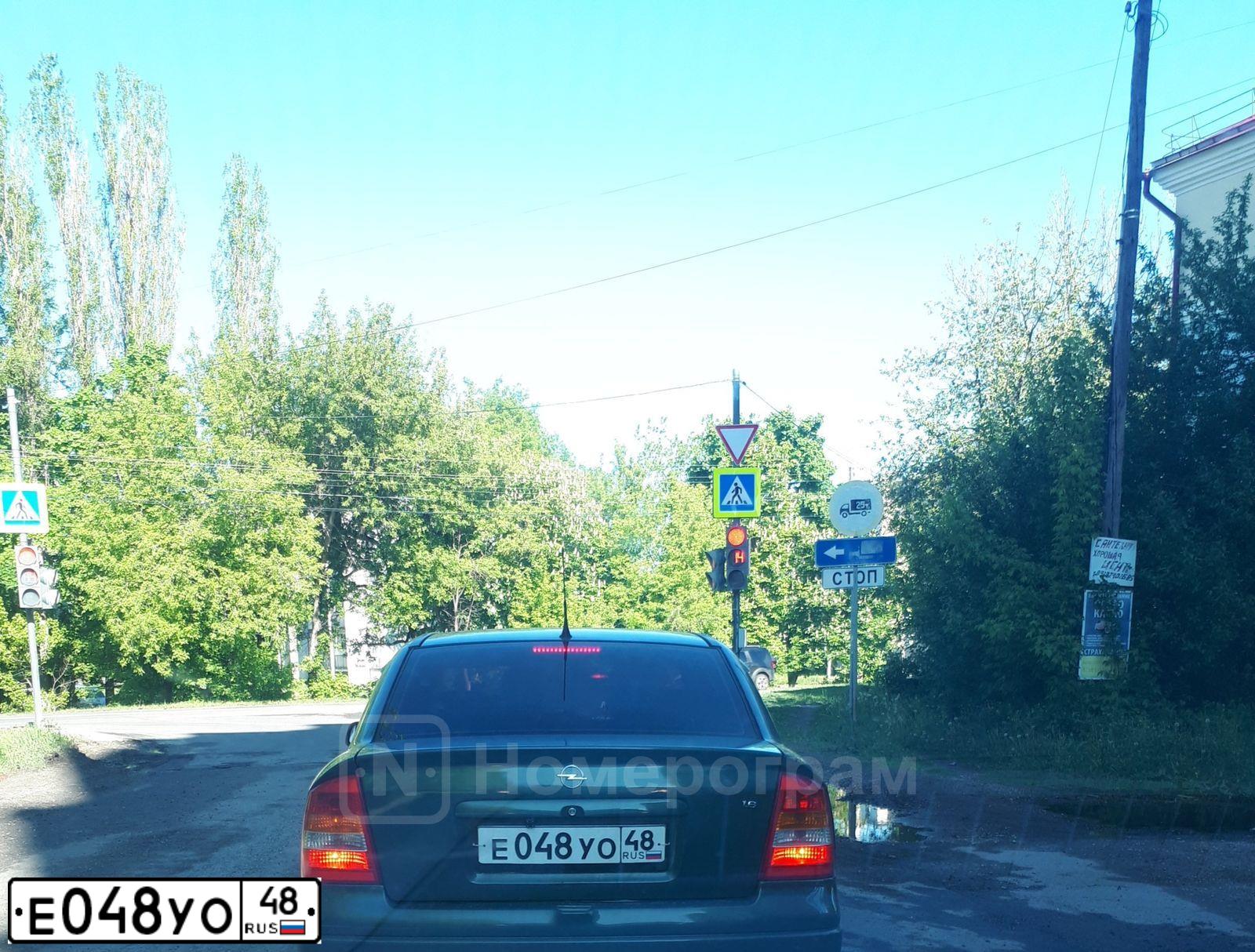 Фото автомобиля VOLKSWAGEN AMAROK, 2012 — госномер Е048УО48. Цвет: ЧЕРНЫЙ