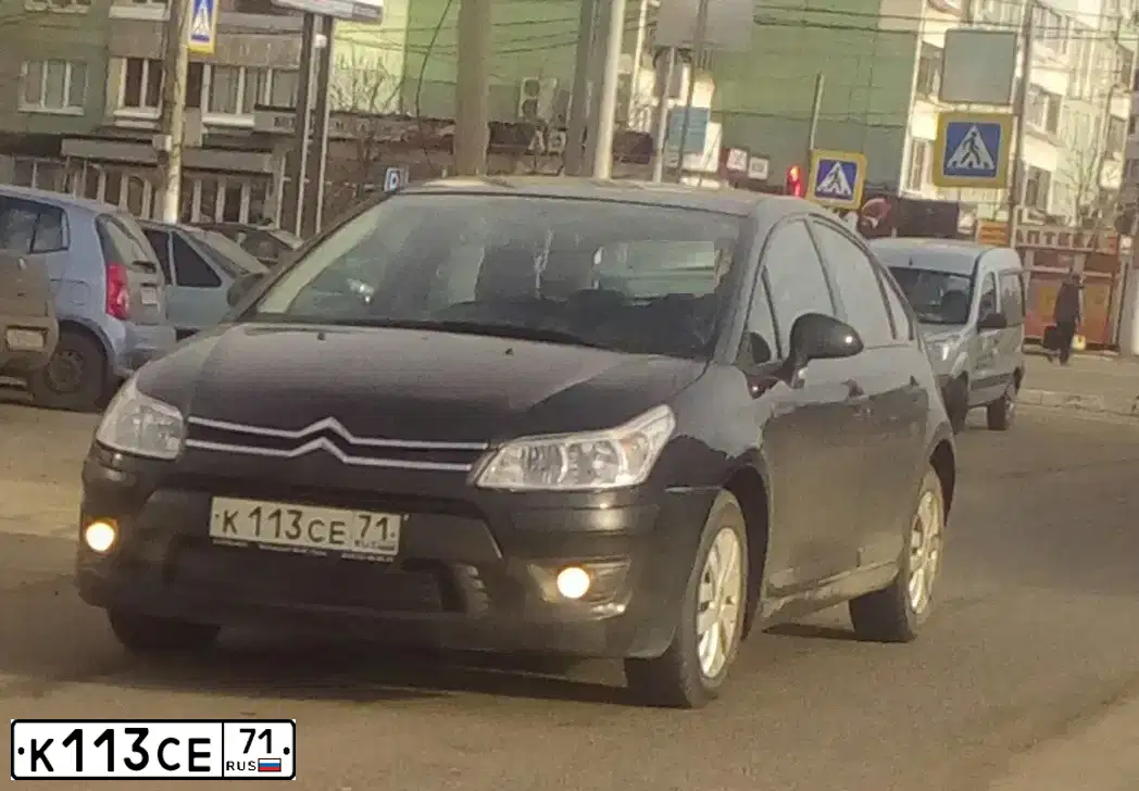 Фото автомобиля CITROEN C4, 2008 — госномер К113СЕ71. Цвет: ЧЕРНЫЙ