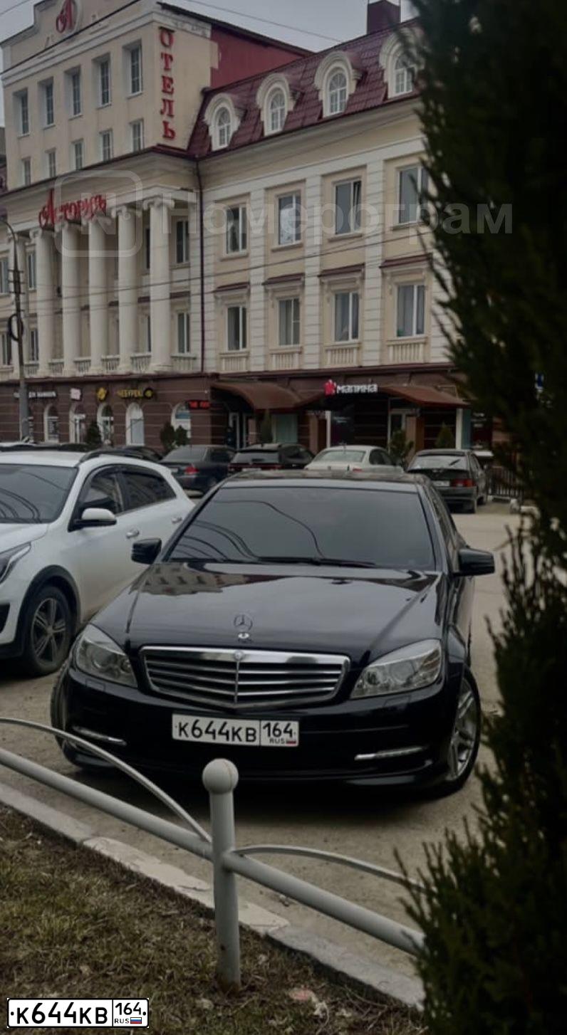 Фото автомобиля MERCEDES C-KLASSE, 2010 — госномер К644КВ164. Цвет: ЧЕРНЫЙ