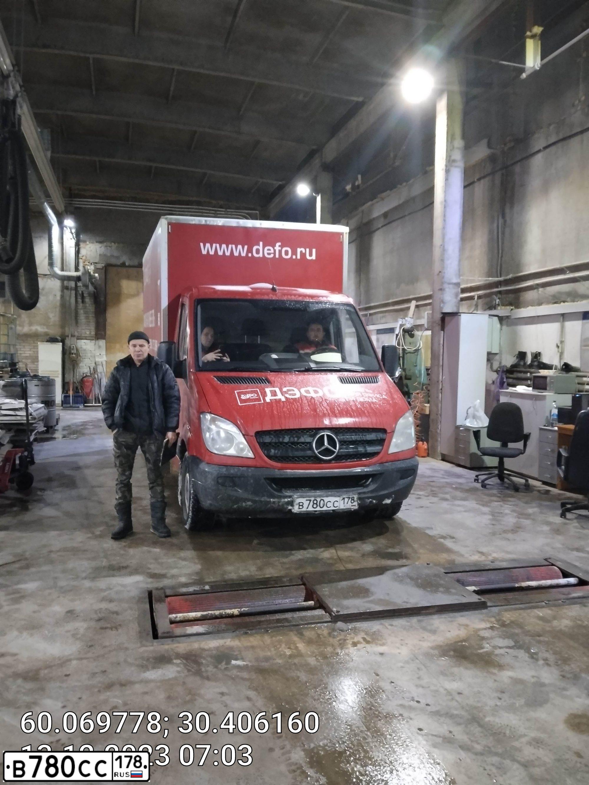 Фото автомобиля MERCEDES-BENZ SPRINTER, 2013 — госномер Т582АР198. Цвет: серый