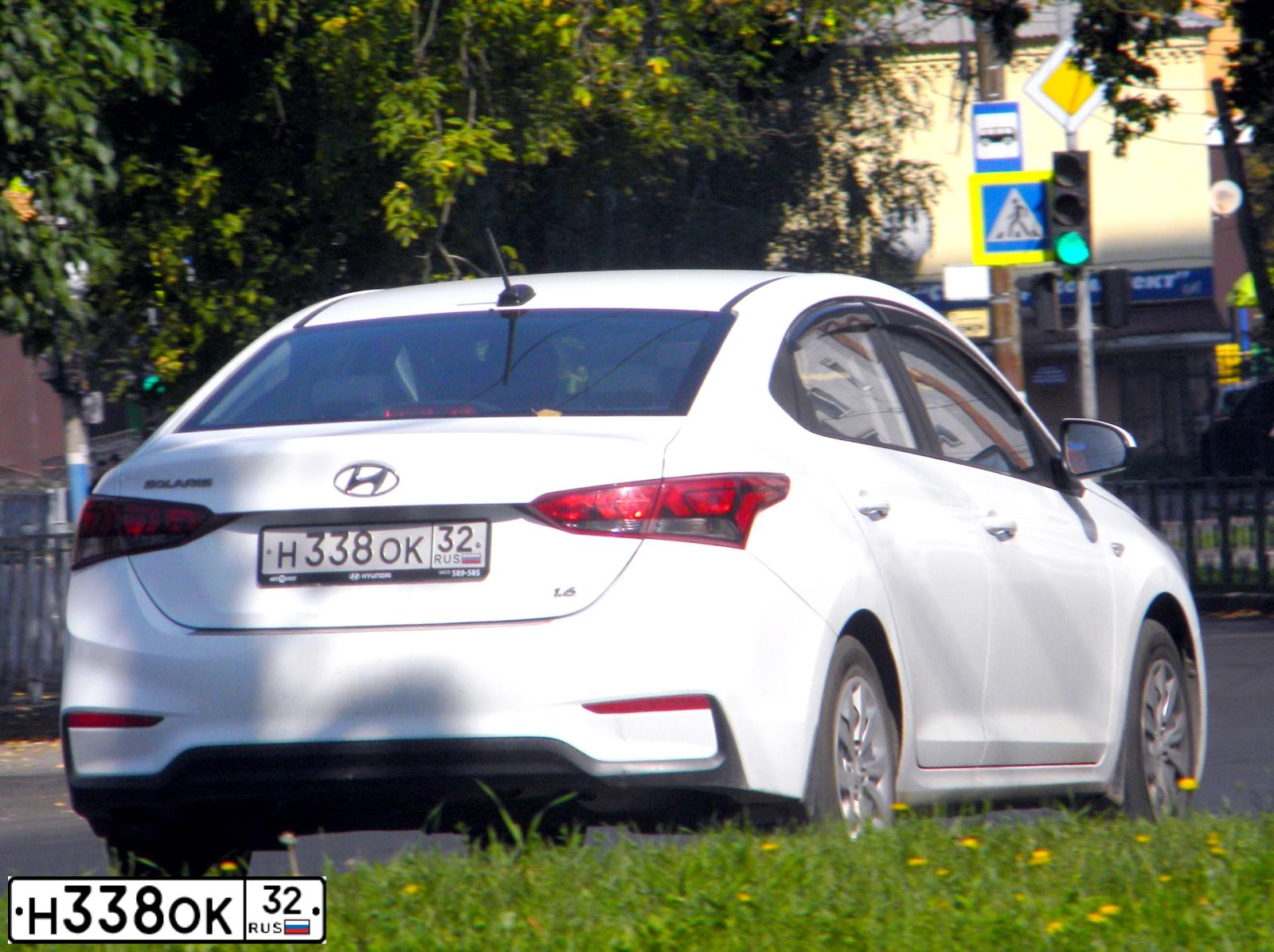 Фото автомобиля HYUNDAI SOLARIS, 2017 — госномер Н338ОК32. Цвет: БЕЛЫЙ