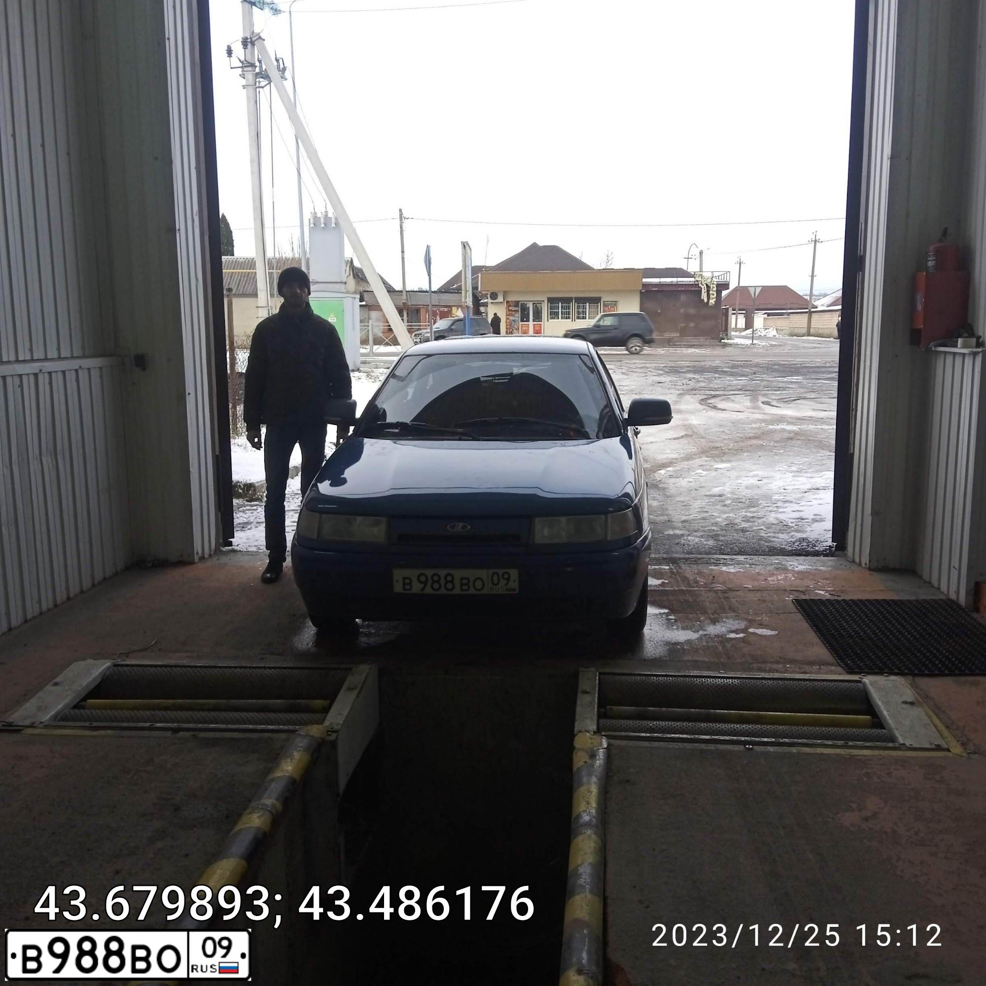 Фото автомобиля LADA 2112 LADA, 2007 — госномер Н708СВ15. Цвет: синий