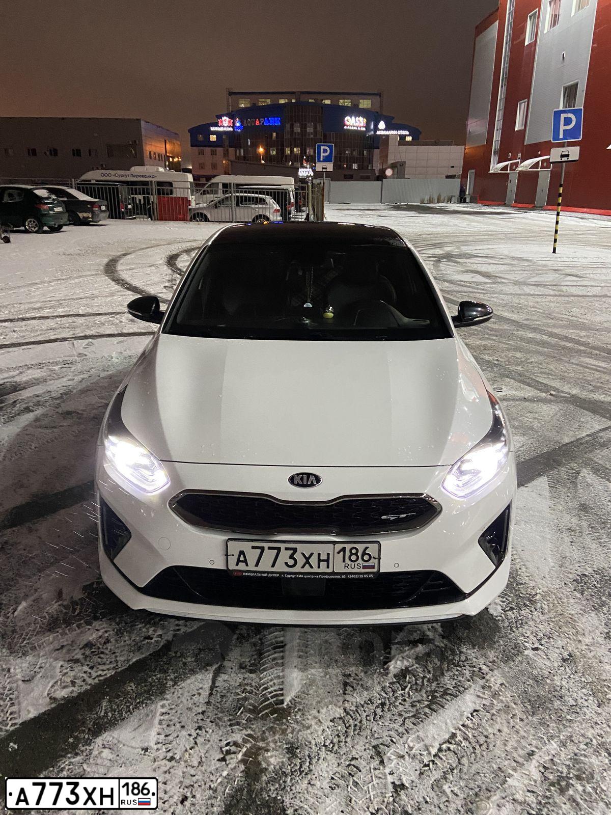Фото автомобиля KIA CEE'D, 2019 — госномер А773ХН186. Цвет: Белый
