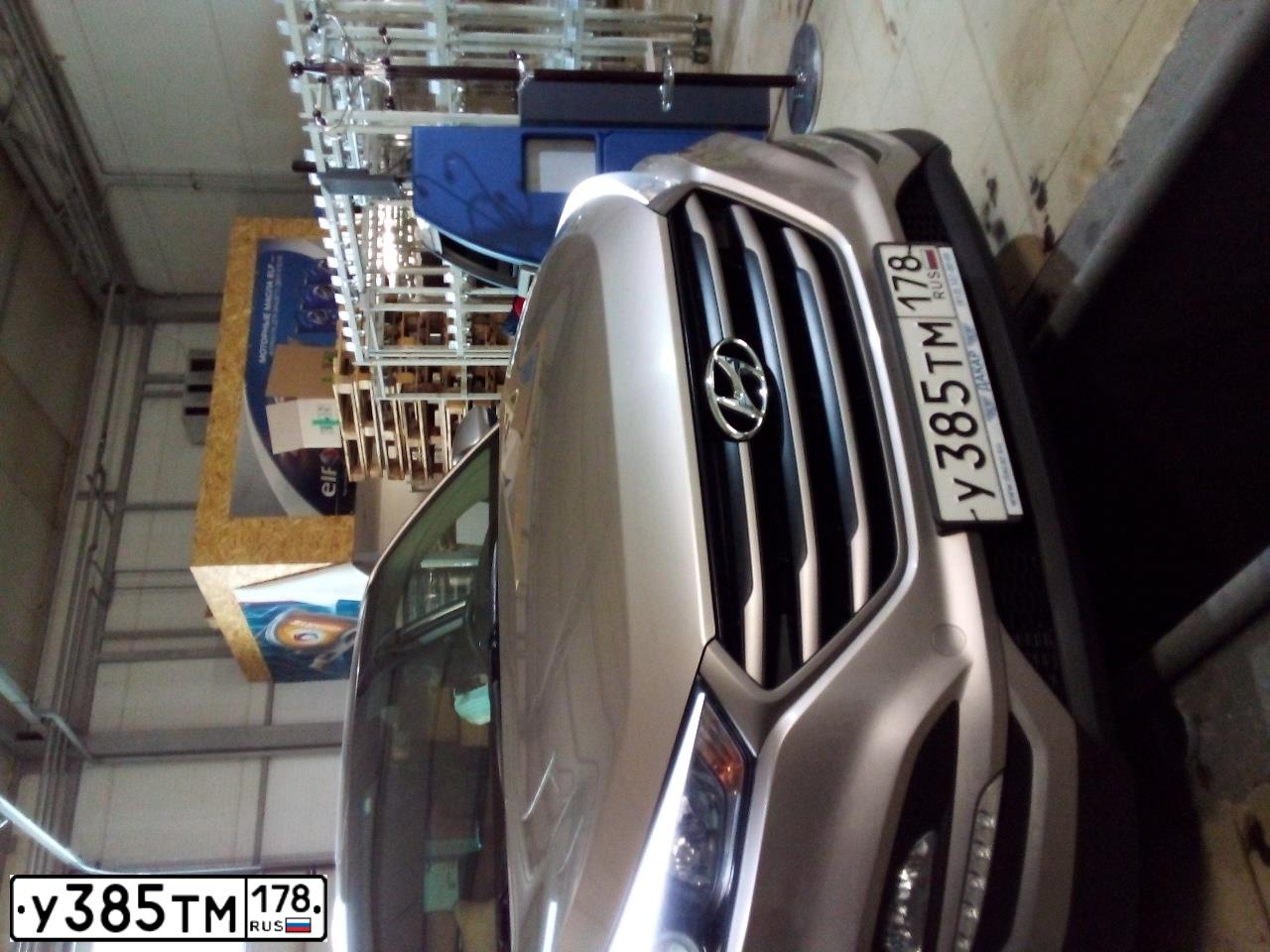 Фото автомобиля HYUNDAI TUCSON, 2016 — госномер У385ТМ178. Цвет: СВЕТЛО-БЕЖЕВЫЙ
