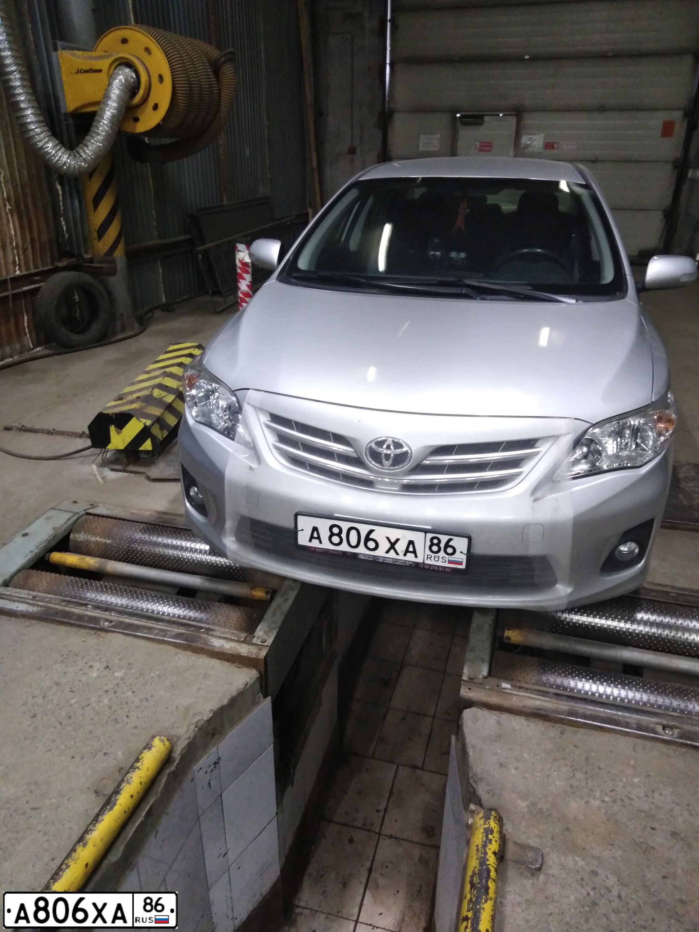 Фото автомобиля TOYOTA COROLLA, 2011 — госномер А806ХА86. Цвет: СЕРЕБРИСТЫЙ