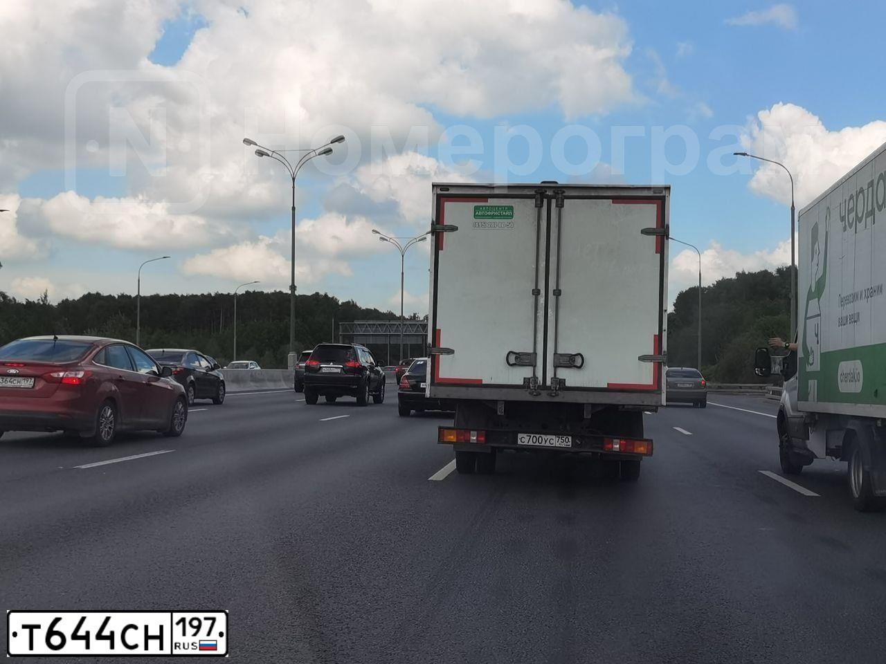 Фото автомобиля VOLVO XC60, 2012 — госномер Е404ЕЕ190. Цвет: Коричневый