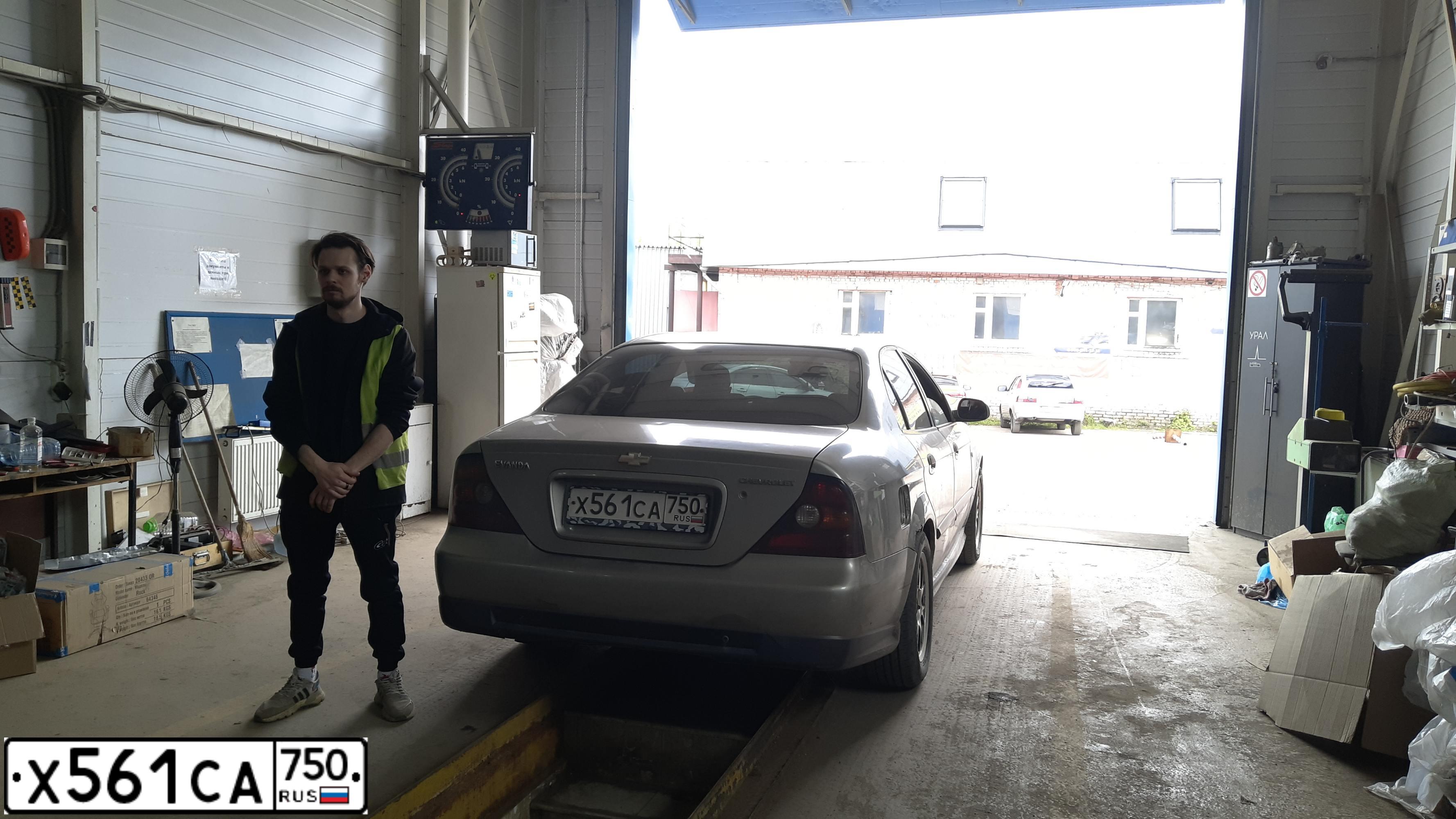 Фото автомобиля CHEVROLET EVANDA, 2005 — госномер С178МК40. Цвет: СЕРЫЙ