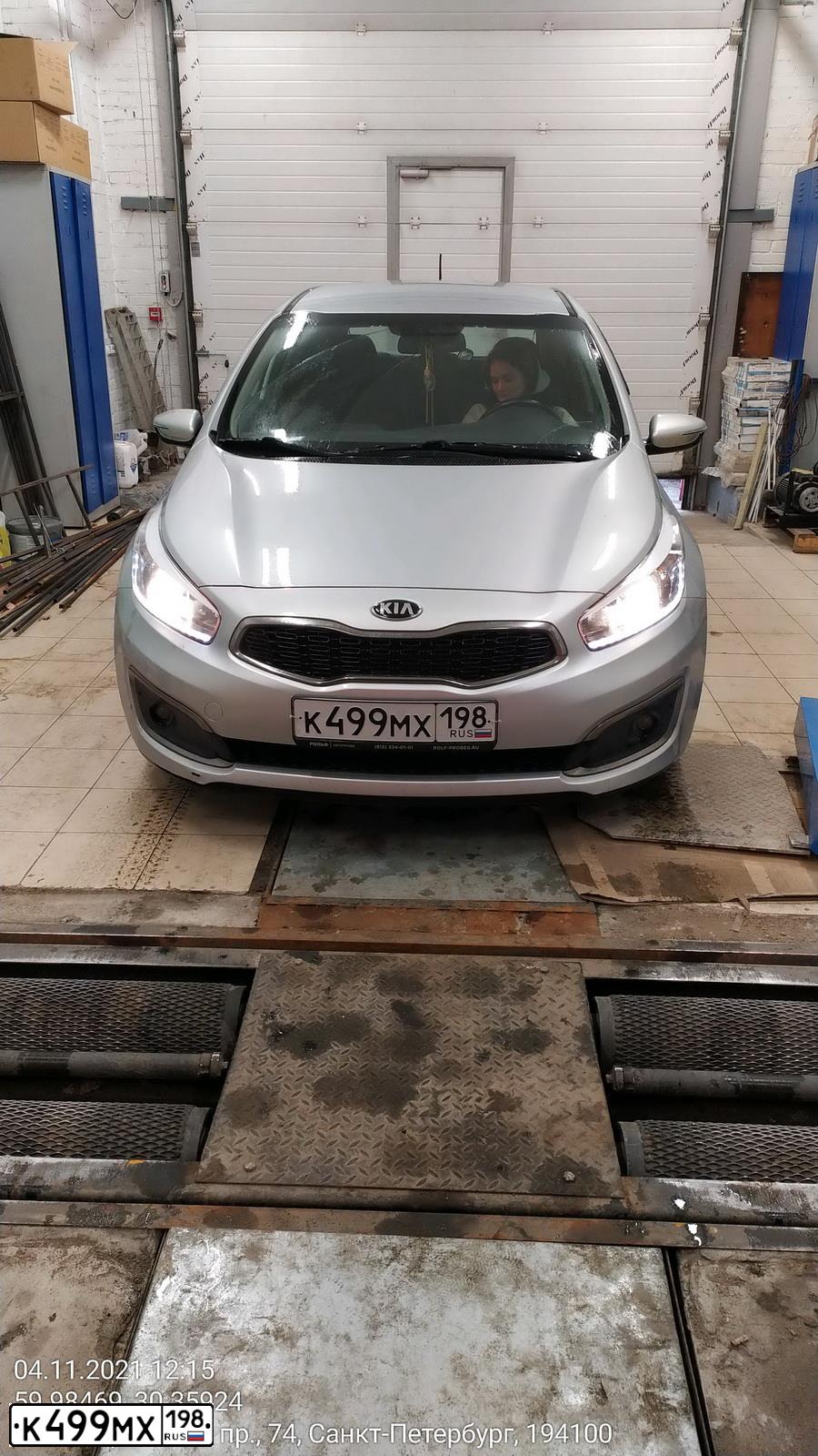 Фото автомобиля KIA CEE'D, 2015 — госномер К499МХ198. Цвет: Серебристый