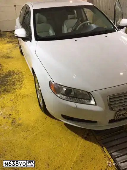 Фото автомобиля VOLVO S80, 2007 — госномер Р696АМ199. Цвет: Белый