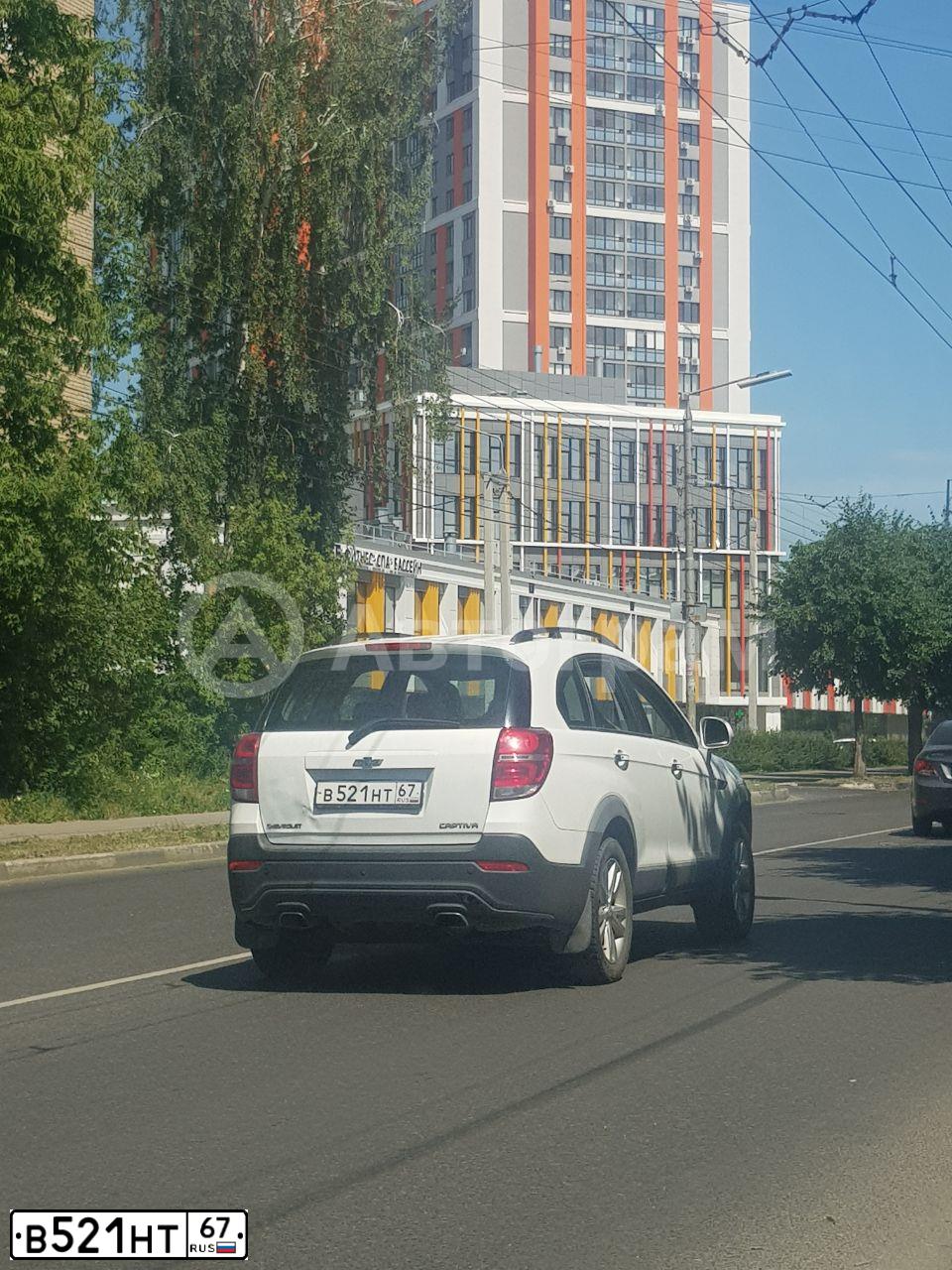 Фото автомобиля CHEVROLET CAPTIVA, 2014 — госномер В521НТ67. Цвет: БЕЛЫЙ