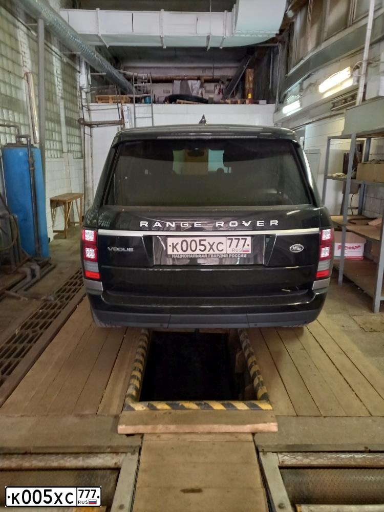 Фото автомобиля LAND ROVER RANGE ROVER, 2017 — госномер В461РТ797. Цвет: ЧЕРНЫЙ