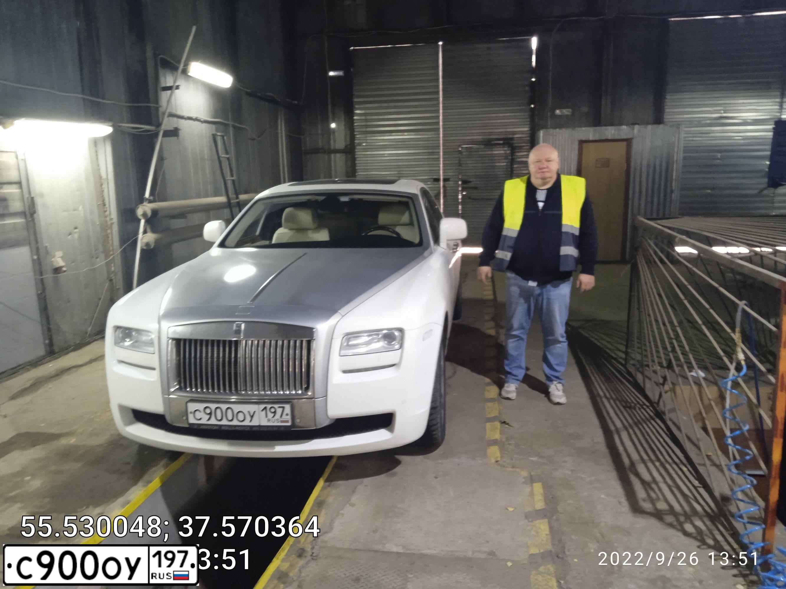 Фото автомобиля ROLLS ROYCE ROLLS-ROYCE GHOST, 2009 — госномер А001ОТ71. Цвет: ЧЕРНЫЙ