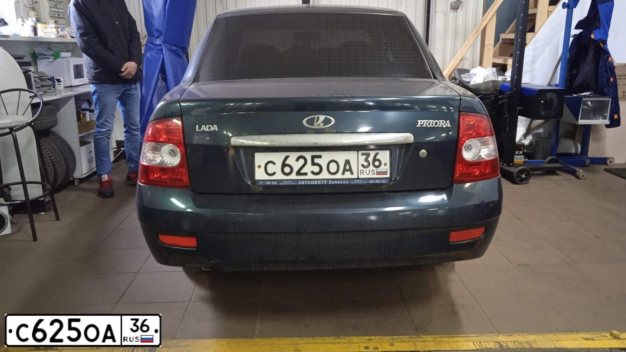 Фото автомобиля LADA 2170 PRIORA, 2007 — госномер Р215ОР46. Цвет: Темно-зеленый