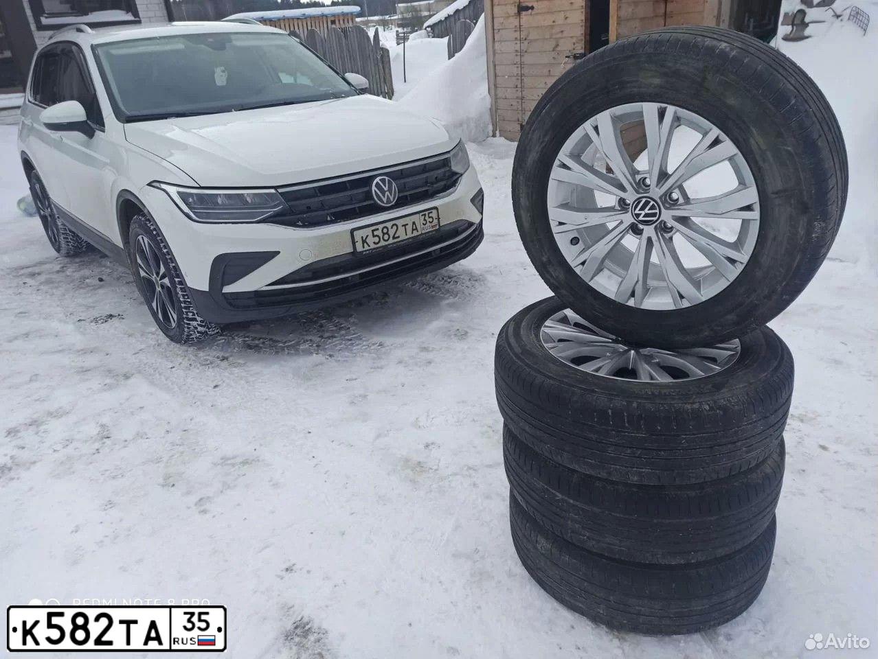 Фото автомобиля VOLKSWAGEN TIGUAN, 2021 — госномер К582ТА35. Цвет: Белый