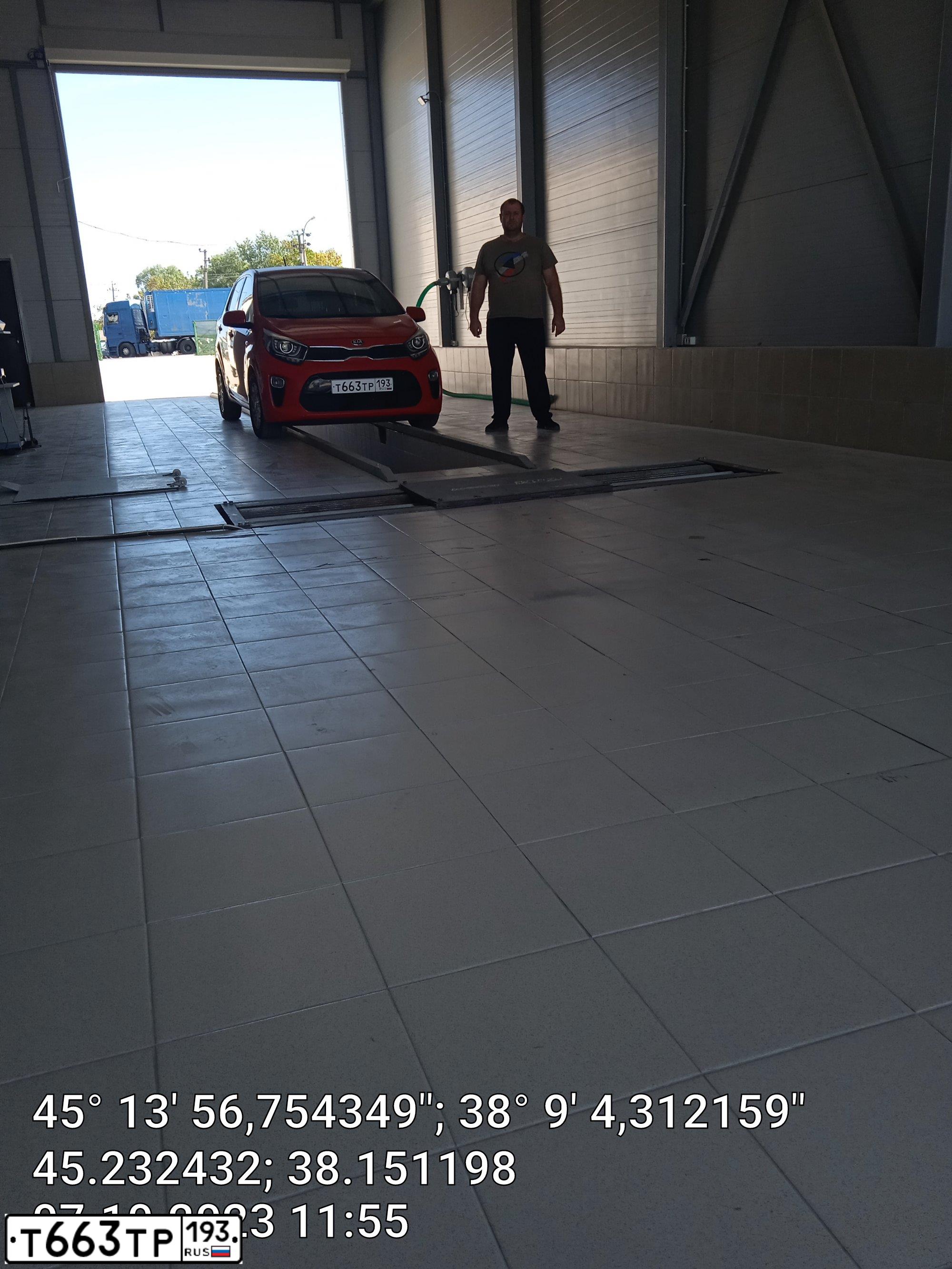 Фото автомобиля KIA PICANTO / MORNING, 2017 — госномер М868ТК82. Цвет: Красный