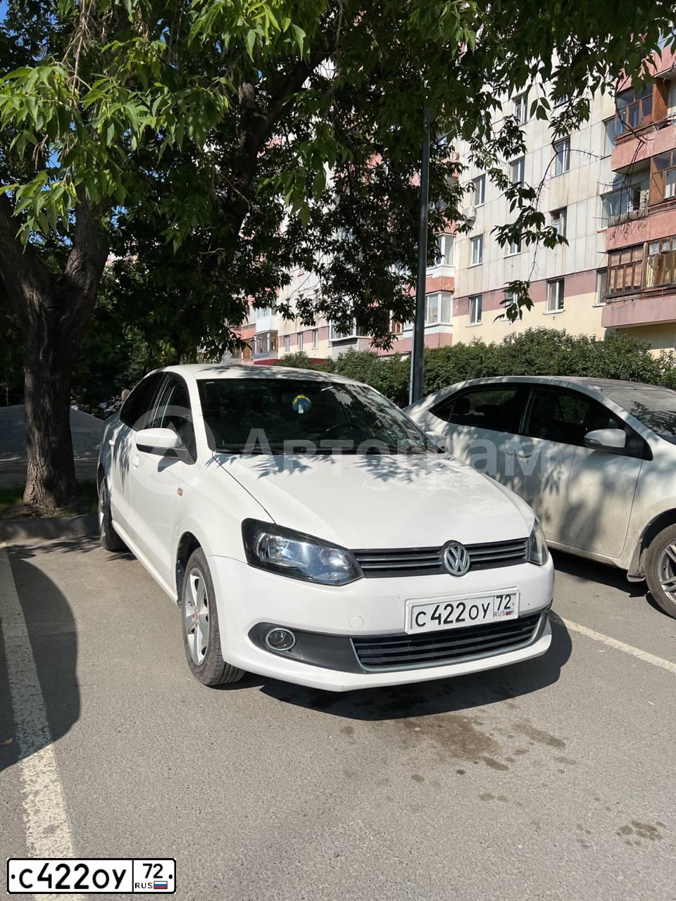 Фото автомобиля VOLKSWAGEN POLO, 2011 — госномер М007ОЕ93. Цвет: БЕЛЫЙ