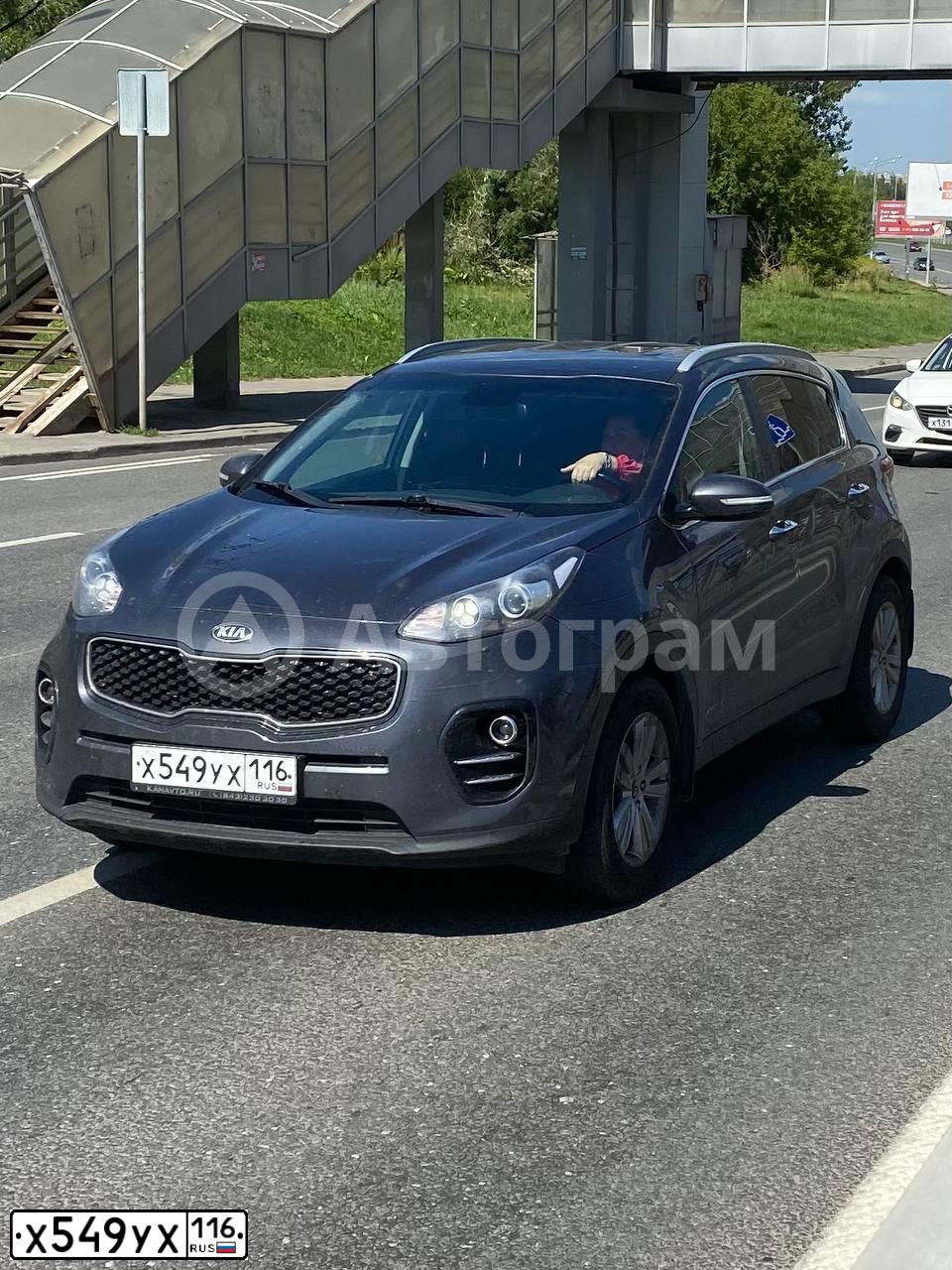Фото автомобиля KIA SPORTAGE, 2017 — госномер Е144ЕТ156. Цвет: СЕРЫЙ
