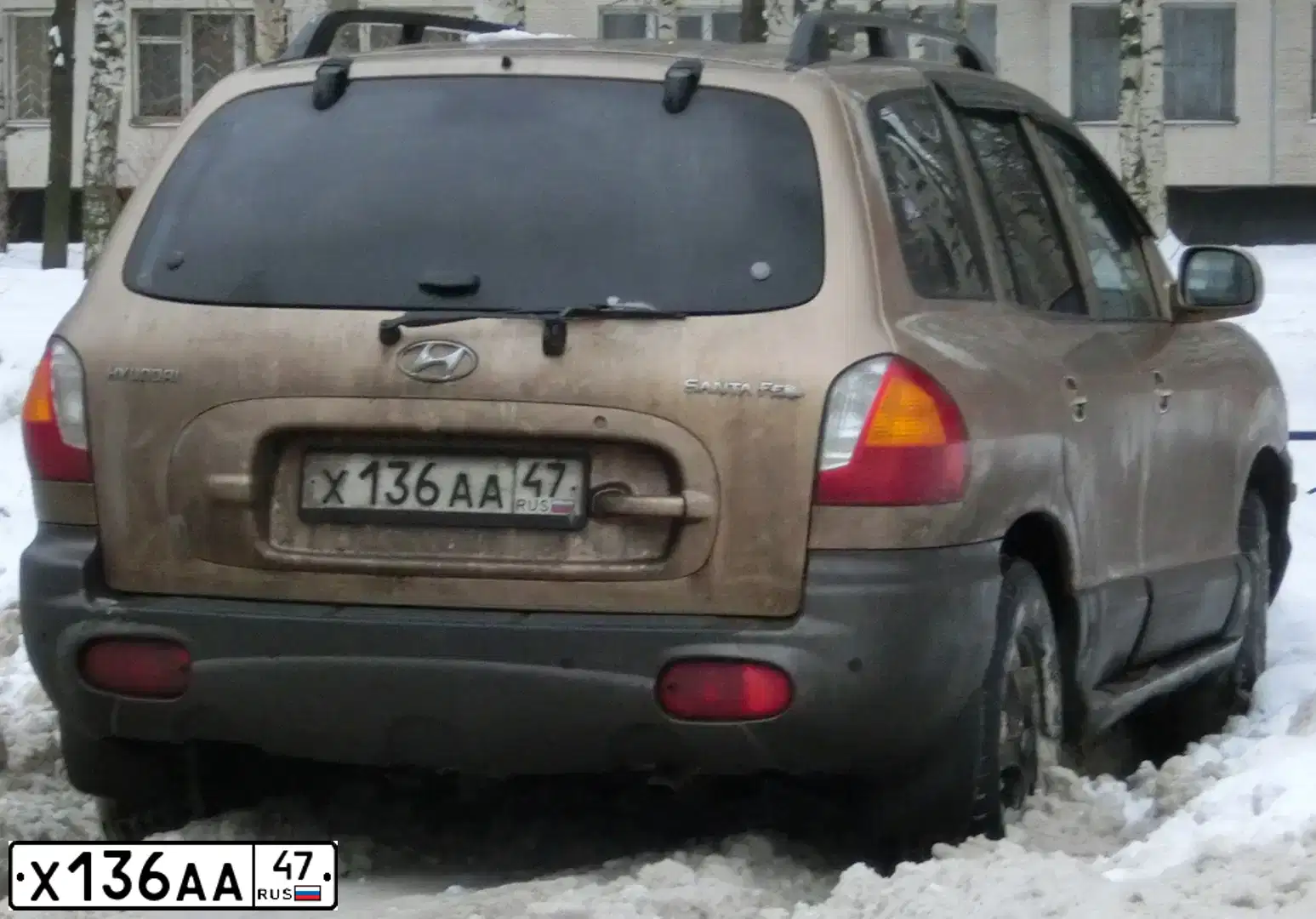 Фото автомобиля HYUNDAI SANTA FE, 2003 — госномер О852АЕ178. Цвет: ЗОЛОТИСТЫЙ