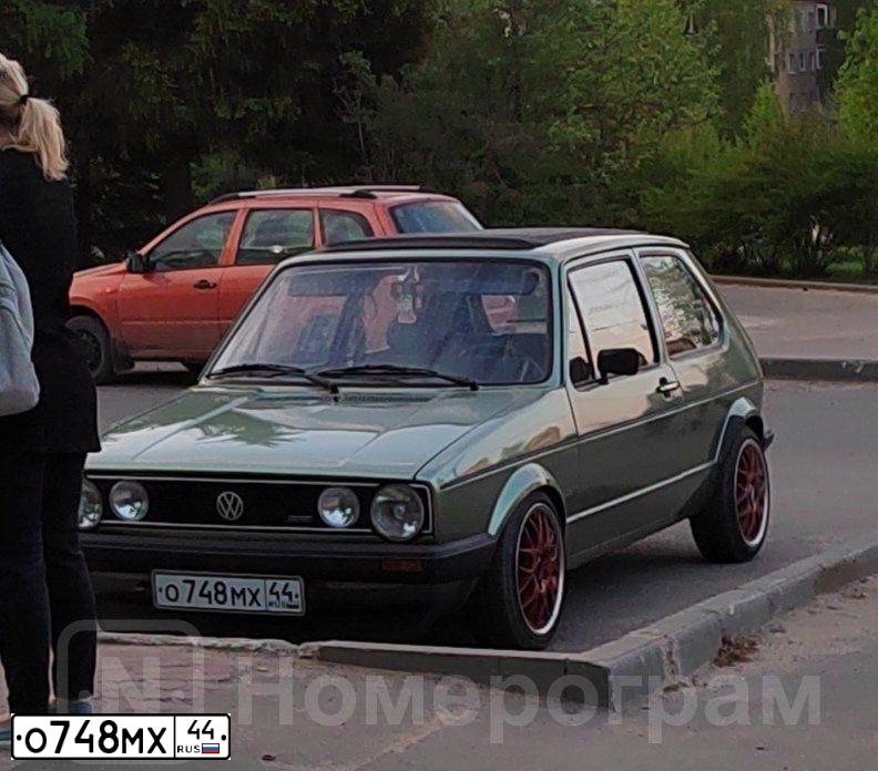 Фото автомобиля VOLKSWAGEN GOLF, 1982 — госномер О748МХ44. Цвет: СЕРЕБРИСТЫЙ