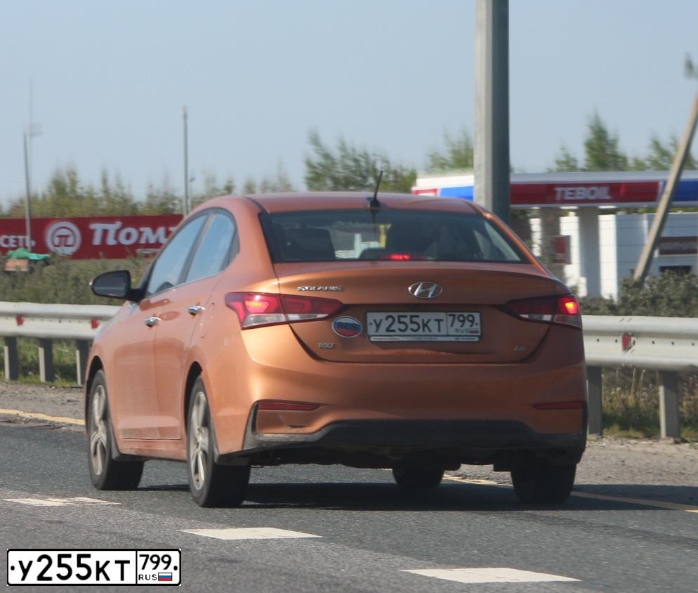 Фото автомобиля HYUNDAI SOLARIS, 2018 — госномер У255КТ799. Цвет: ОРАНЖЕВЫЙ