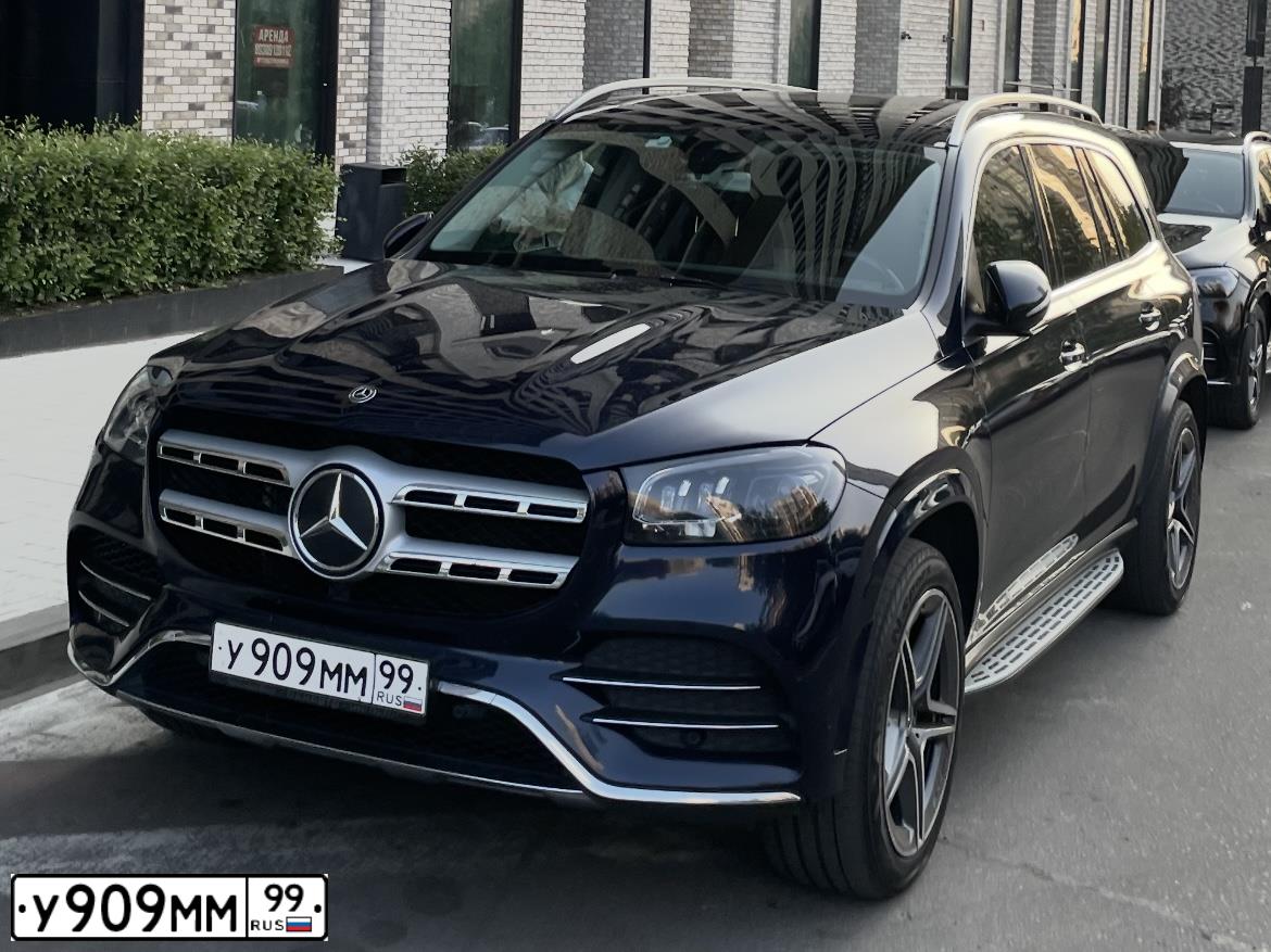Фото автомобиля PORSCHE CAYENNE, 2014 — госномер О651НЕ799. Цвет: Белый