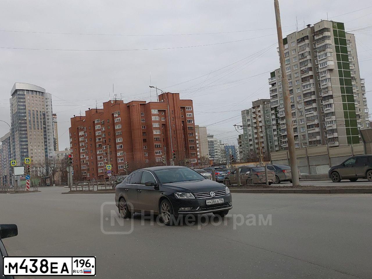 Фото автомобиля VOLKSWAGEN PASSAT, 2013 — госномер М438ЕА196. Цвет: ЧЕРНЫЙ
