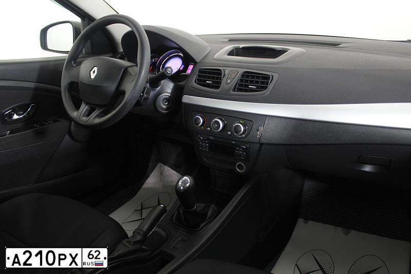 Фото автомобиля RENAULT MEGANE, 2013 — госномер Е056ТУ62. Цвет: СВЕТЛО-СЕРЫЙ