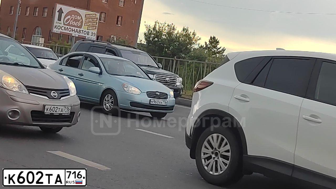 Фото автомобиля NISSAN NOTE, 2012 — госномер К602ТА716. Цвет: СВЕТЛО-КОРИЧНЕВЫЙ