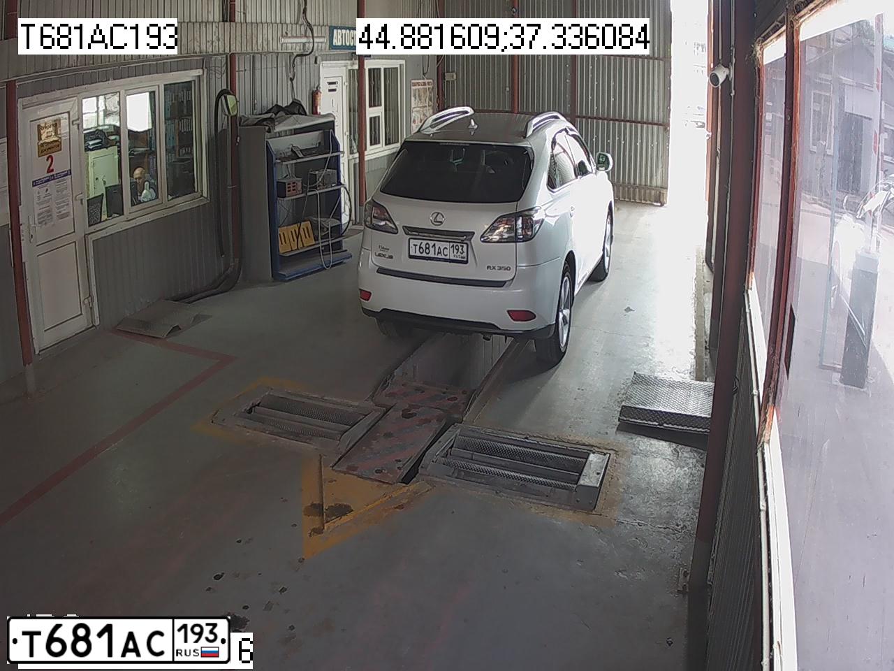 Фото автомобиля LEXUS RX, 2009 — госномер Т681АС193. Цвет: Белый