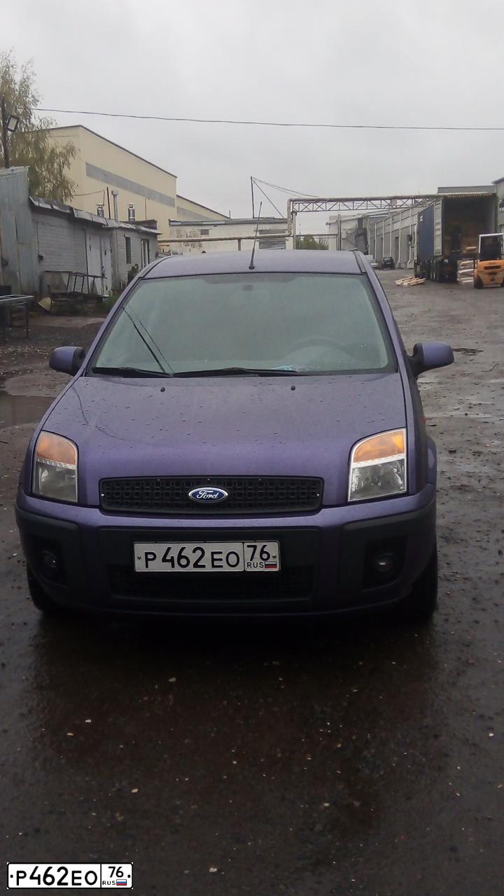 Фото автомобиля FORD FUSION, 2008 — госномер Р462ЕО76. Цвет: СИРЕНЕВЫЙ