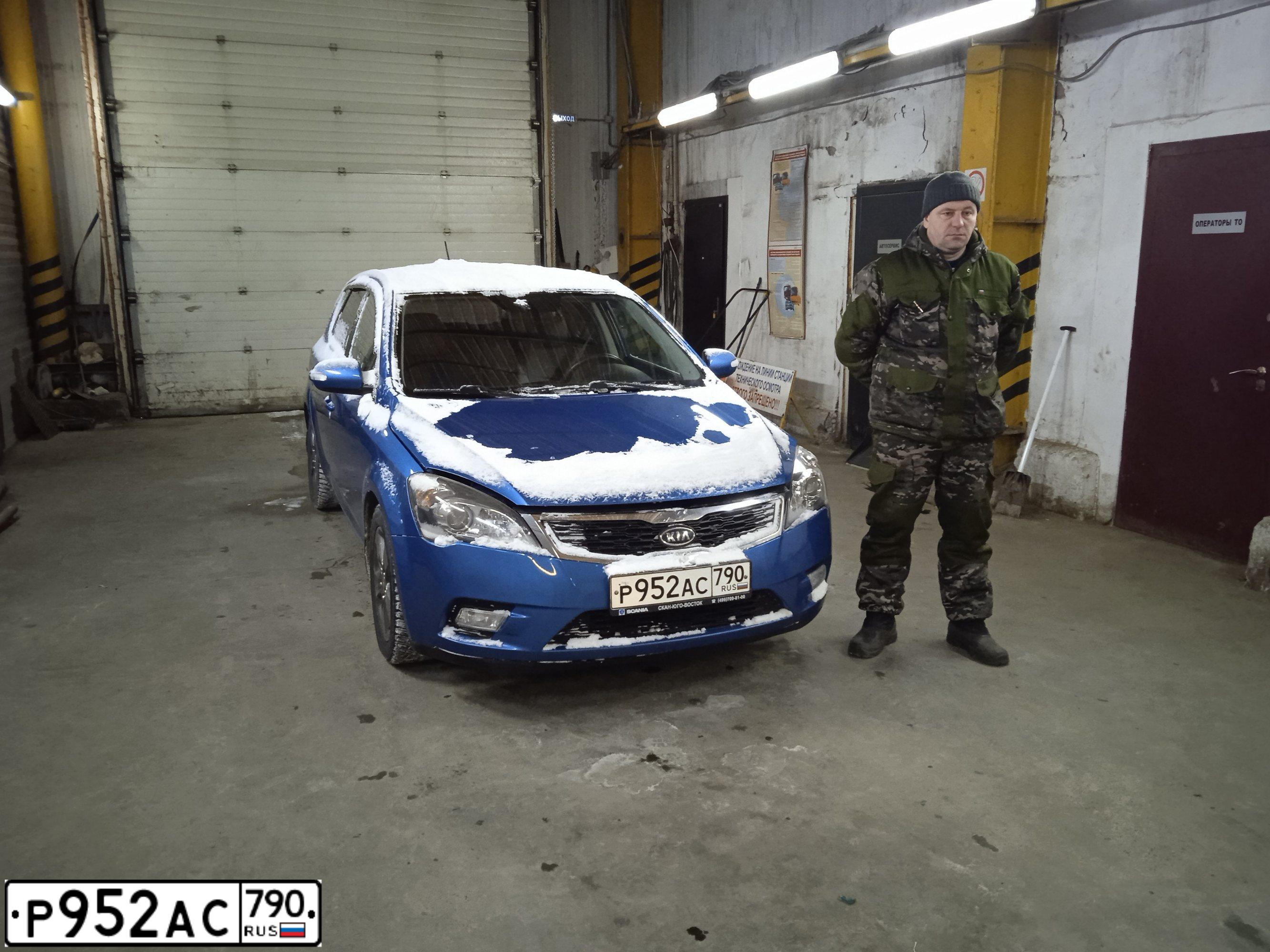 Фото автомобиля KIA CEE'D, 2010 — госномер Н263КС190. Цвет: СЕРЫЙ