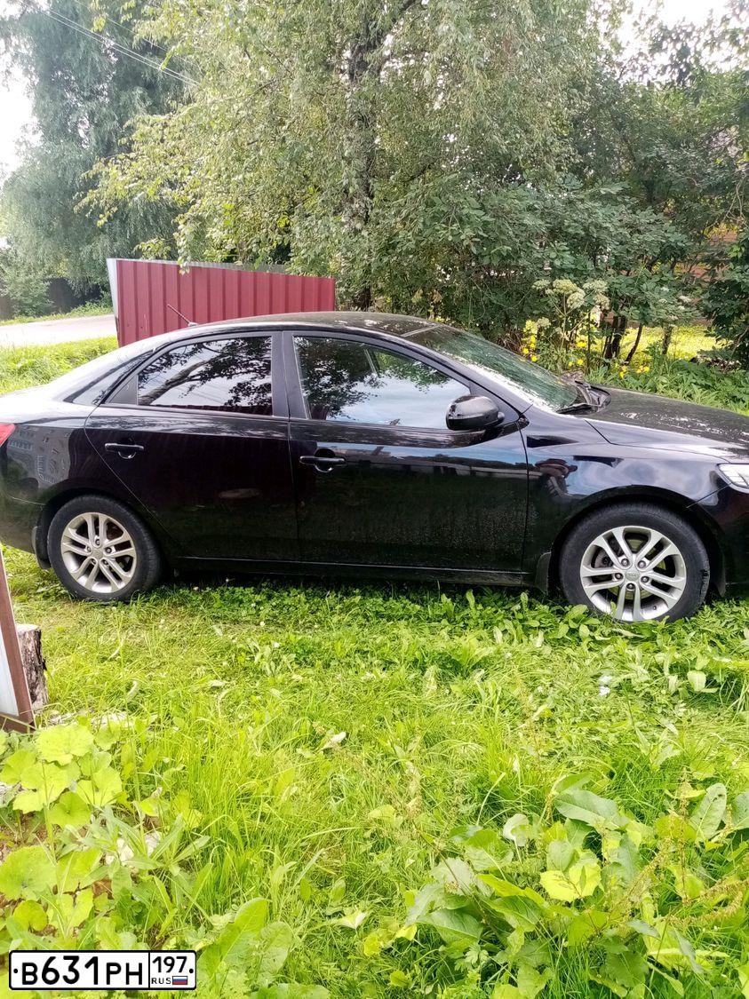Фото автомобиля KIA CERATO, 2011 — госномер О935ТУ32. Цвет: ЧЕРНЫЙ