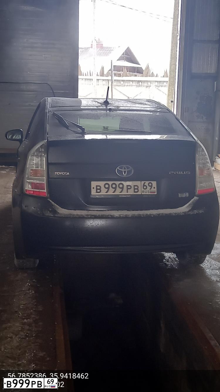Фото автомобиля TOYOTA PRIUS, 2010 — госномер Т622РР790. Цвет: ЧЕРНЫЙ