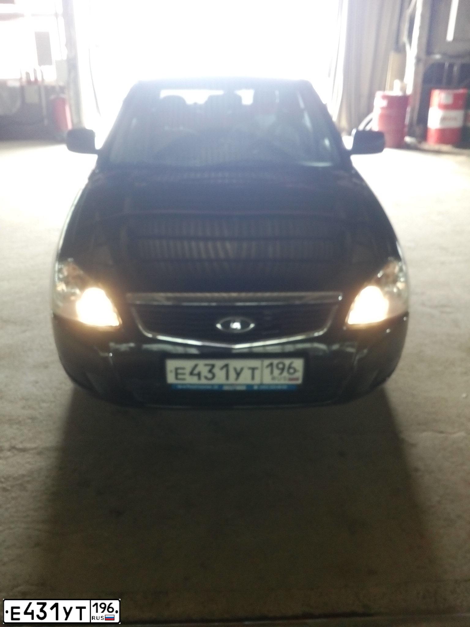 Фото автомобиля LADA 2170 PRIORA, 2017 — госномер Е431УТ196. Цвет: ЧЕРНЫЙ