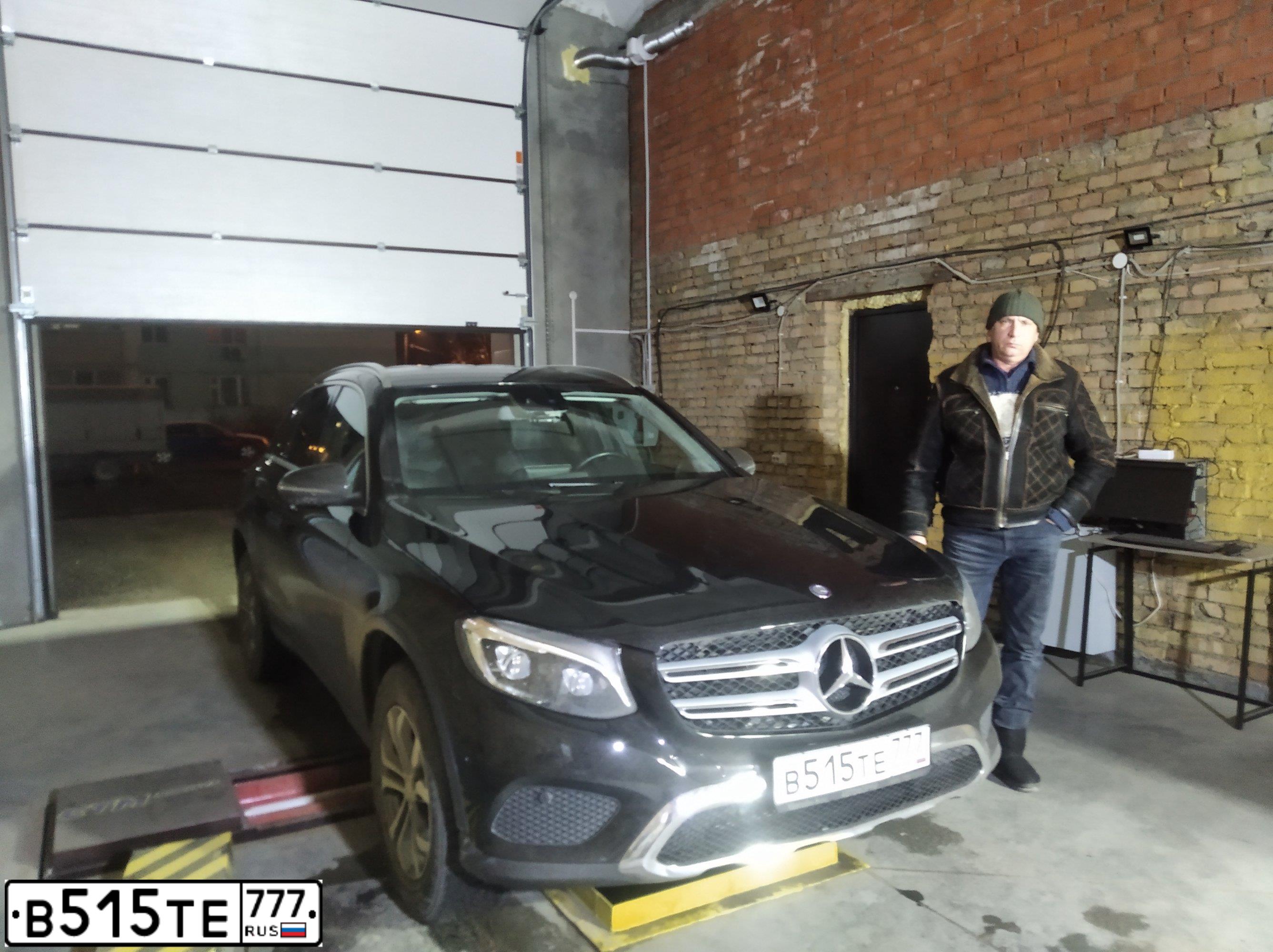 Фото автомобиля MERCEDES GLC-KLASSE, 2016 — госномер В515ТЕ777. Цвет: ЧЕРНЫЙ