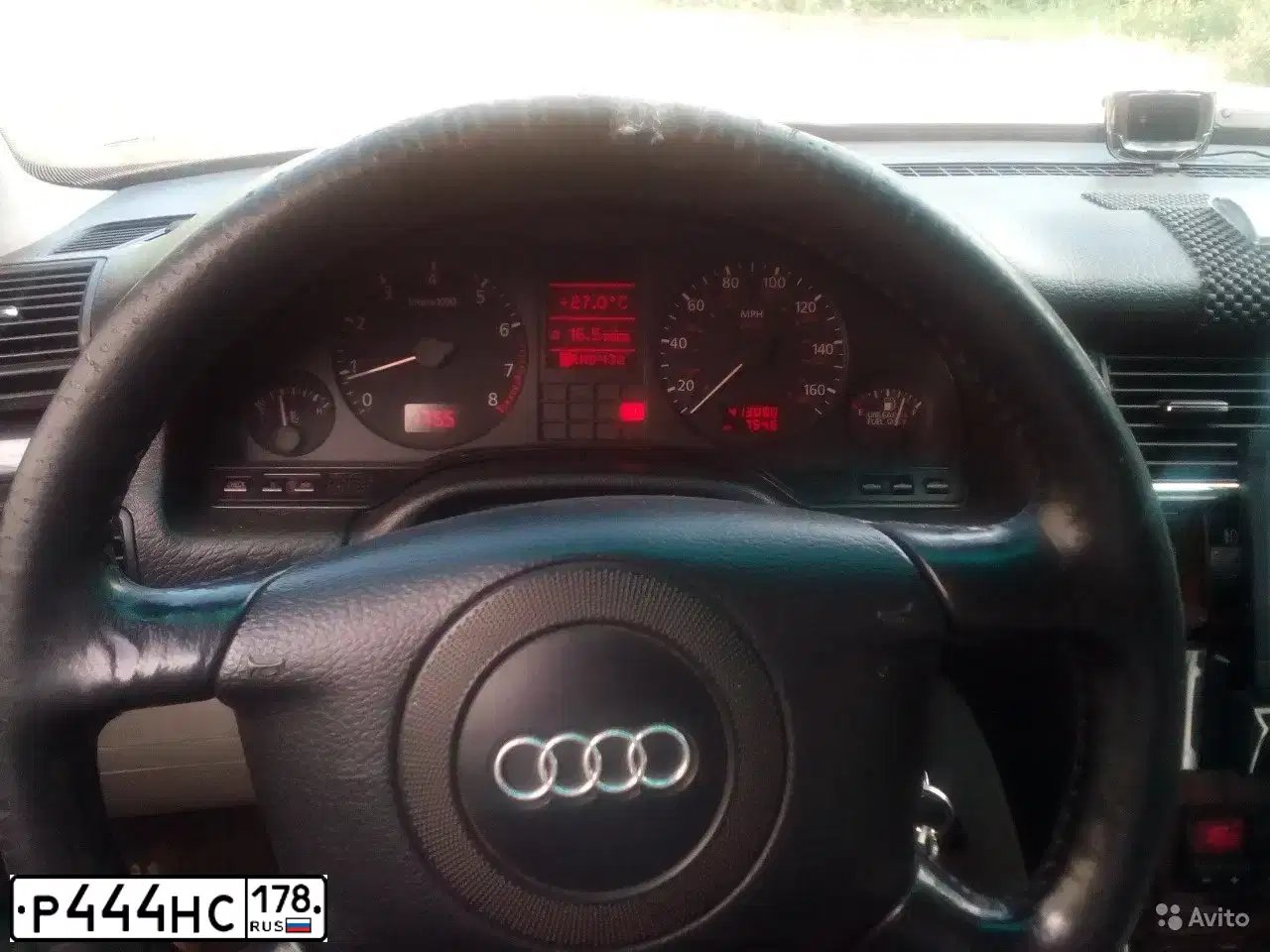 Фото автомобиля AUDI A8, 1998 — госномер Н181ХА99. Цвет: КОРИЧНЕВО-БЕЖЕВЫЙ
