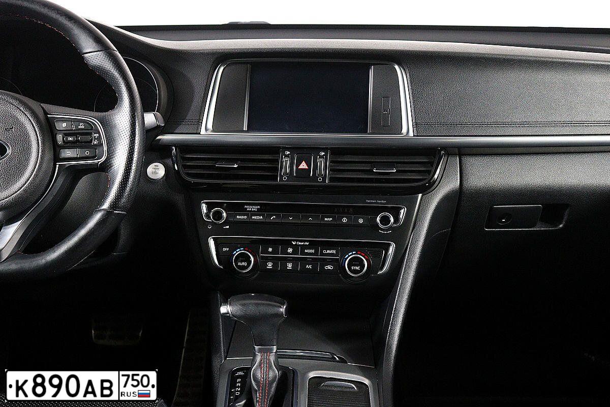Фото автомобиля KIA MAGENTIS / OPTIMA, 2016 — госномер Е279УУ60. Цвет: ЧЕРНЫЙ