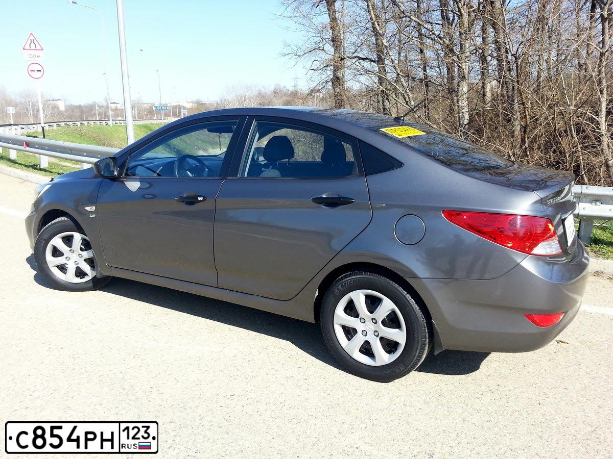Фото автомобиля HYUNDAI SOLARIS, 2011 — госномер С854РН123. Цвет: ЧЕРНО-СЕРЫЙ