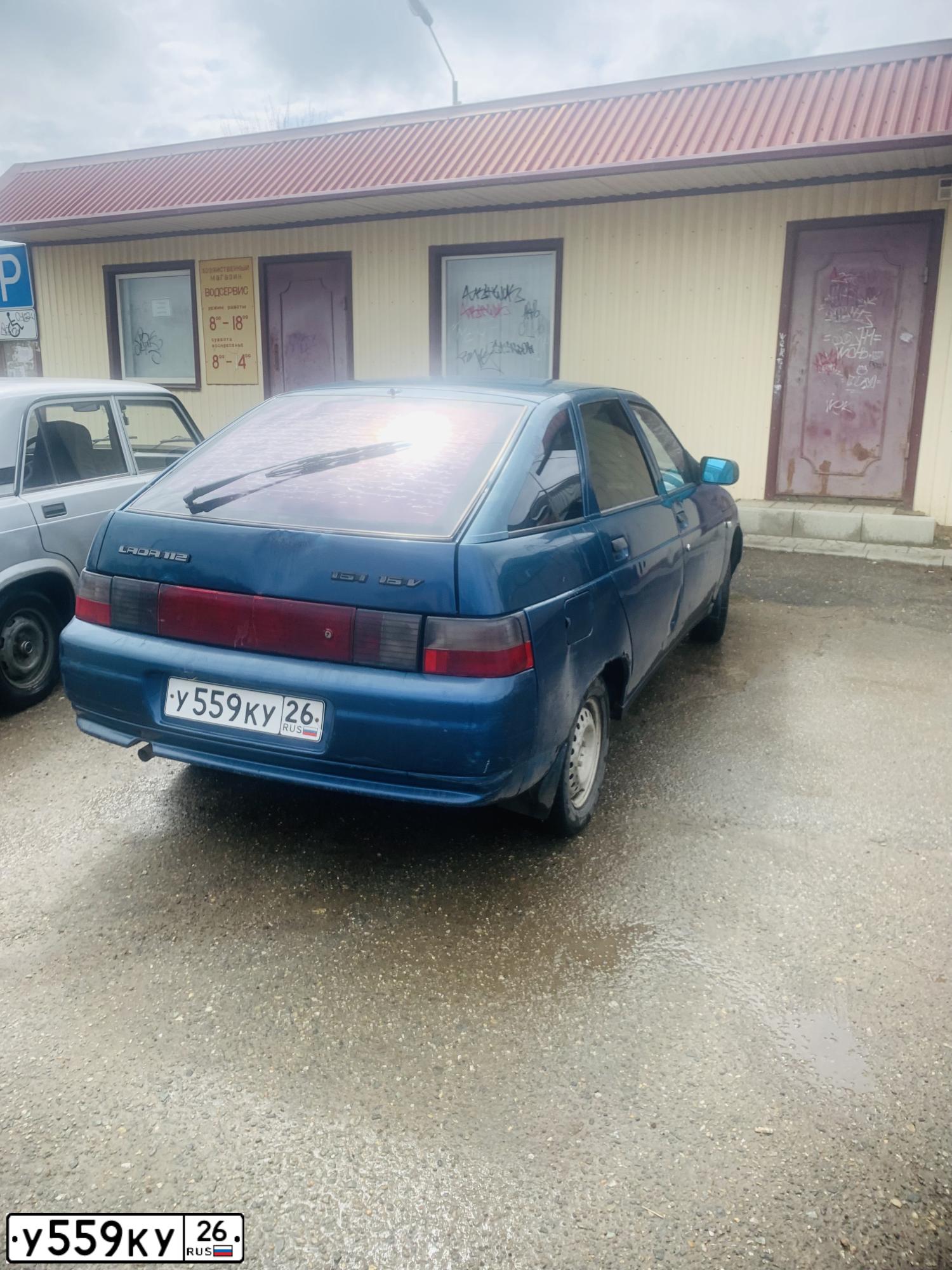 Фото автомобиля LADA 2112 LADA, 2004 — госномер У559КУ26. Цвет: Сине-зеленый