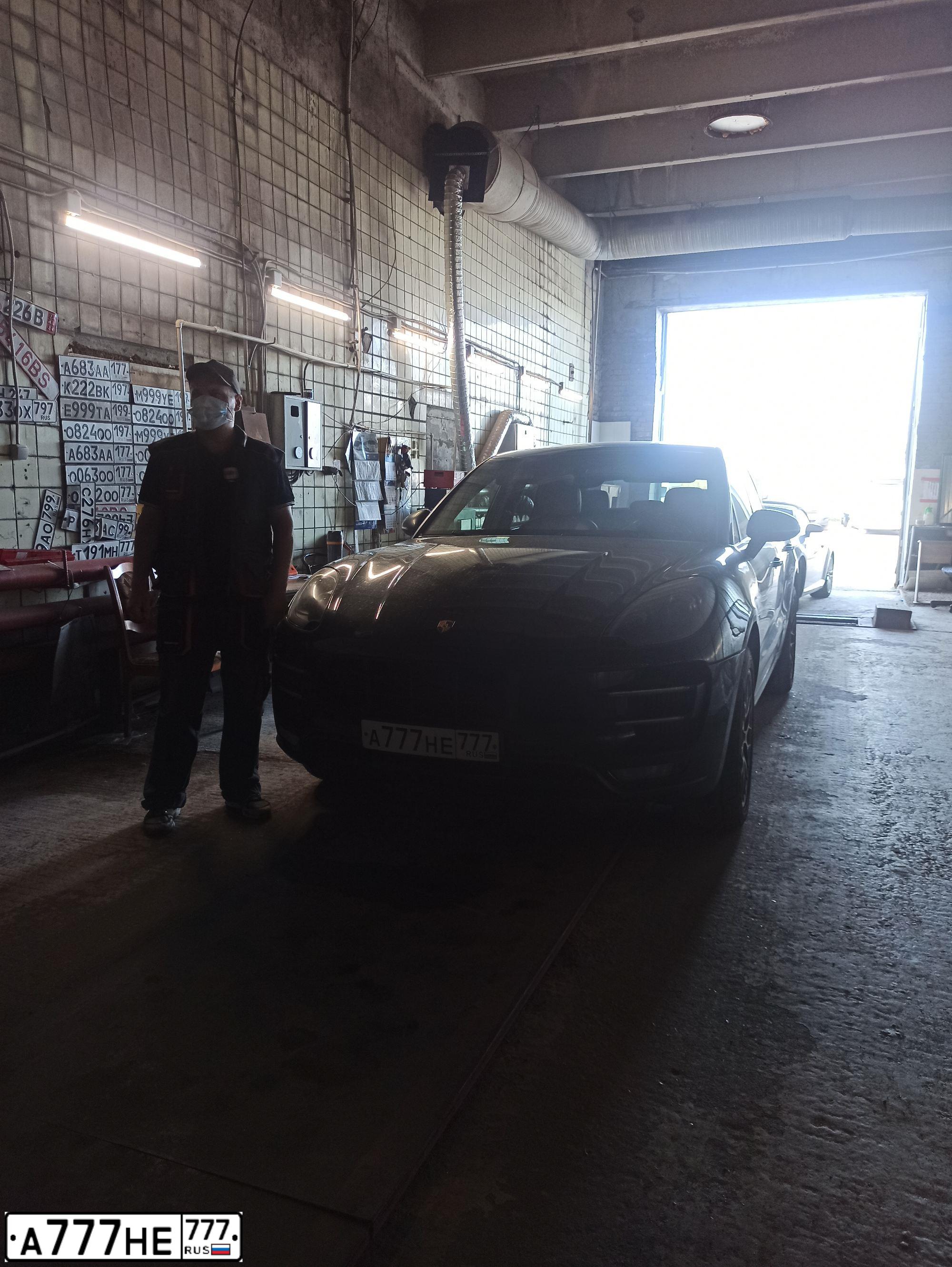 Фото автомобиля PORSCHE MACAN, 2015 — госномер В432РУ797. Цвет: ЧЕРНЫЙ
