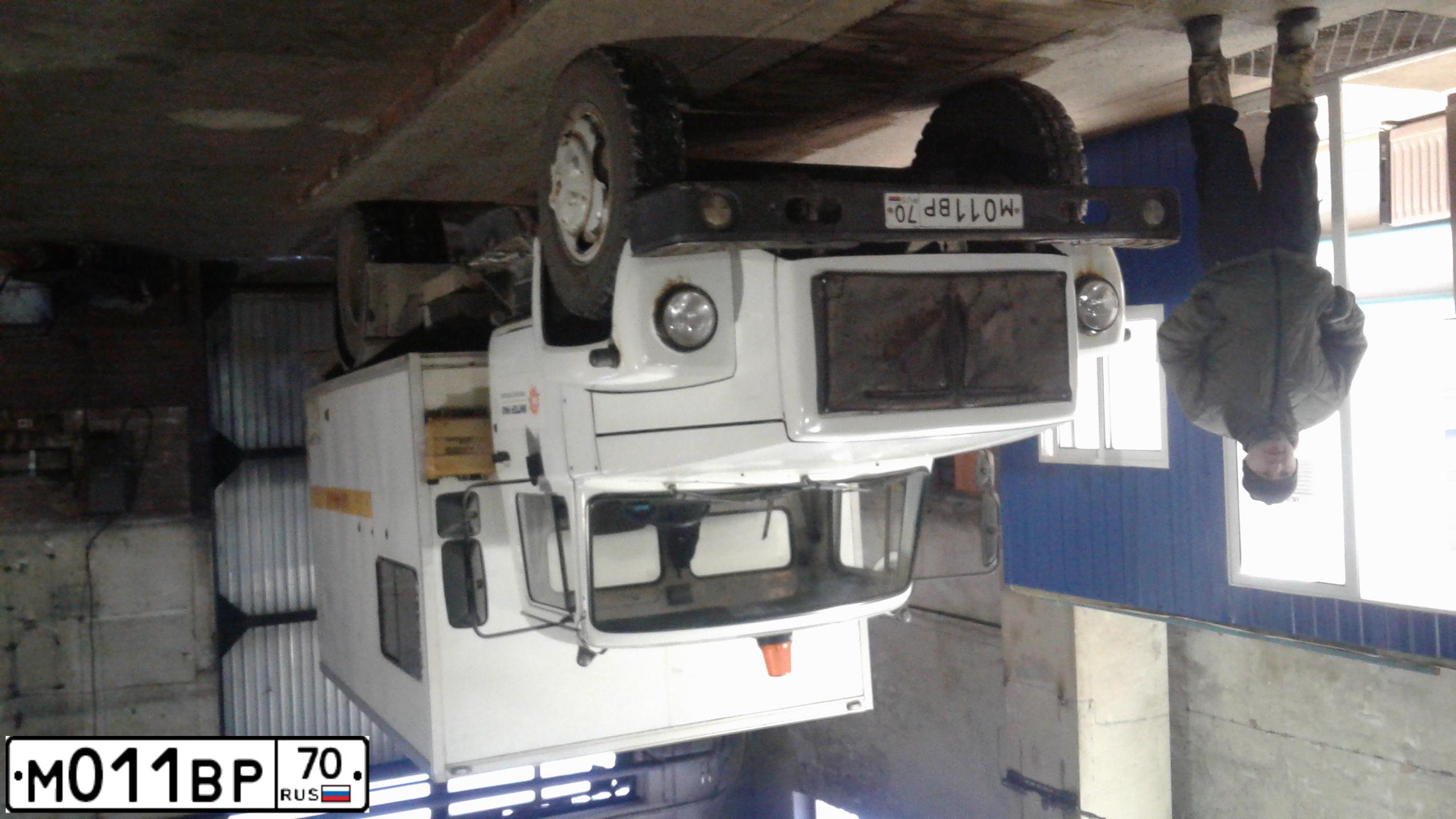 Фото автомобиля GAZ 3309, 2010 — госномер М011ВР70. Цвет: БЕЛЫЙ
