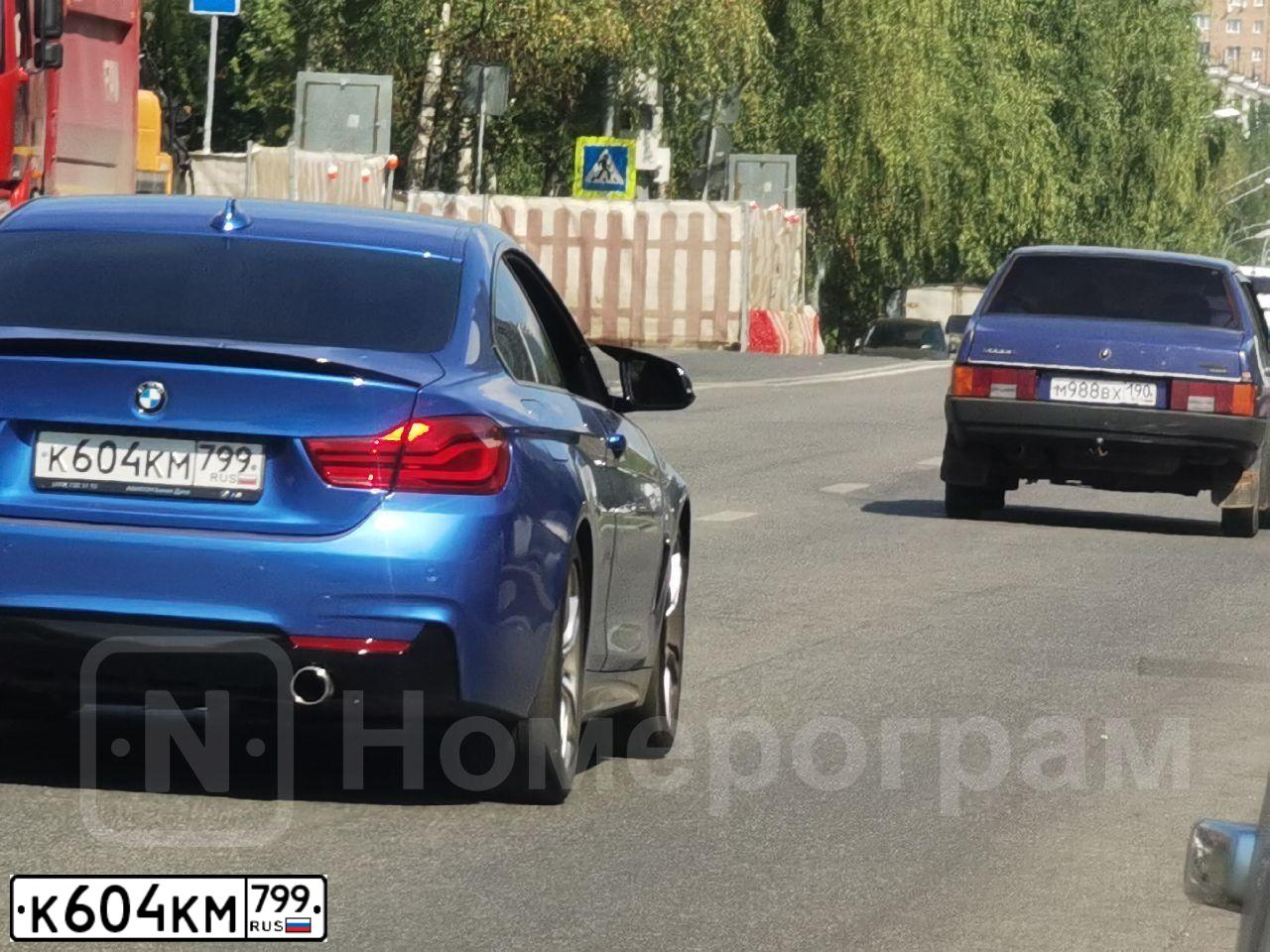 Фото автомобиля BMW SERIE 4, 2018 — госномер К604КМ799. Цвет: синий