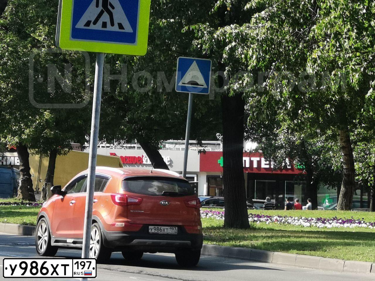 Фото автомобиля KIA SPORTAGE, 2012 — госномер У986ХТ197. Цвет: ОРАНЖЕВЫЙ