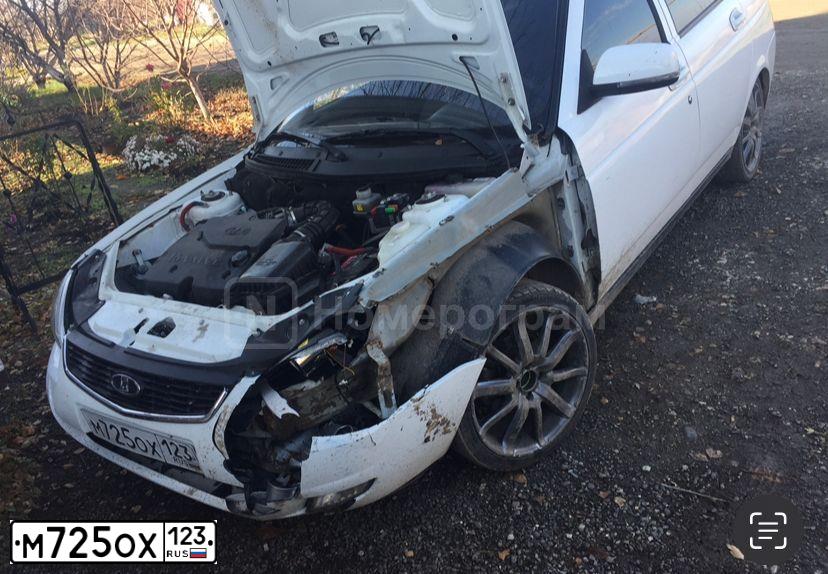 Фото автомобиля LADA 2172 PRIORA, 2013 — госномер М725ОХ123. Цвет: Белый