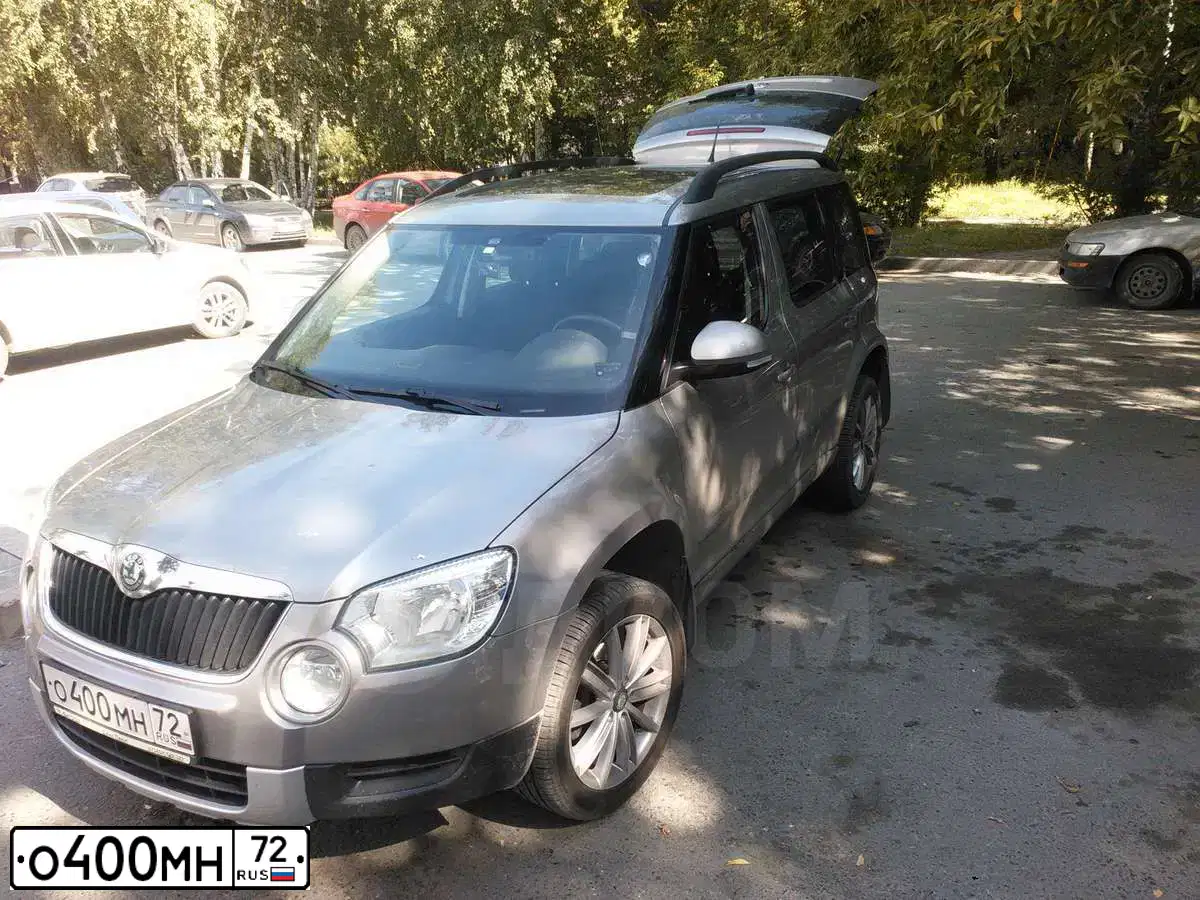 Фото автомобиля SKODA YETI, 2012 — госномер О400МН72. Цвет: СЕРЫЙ