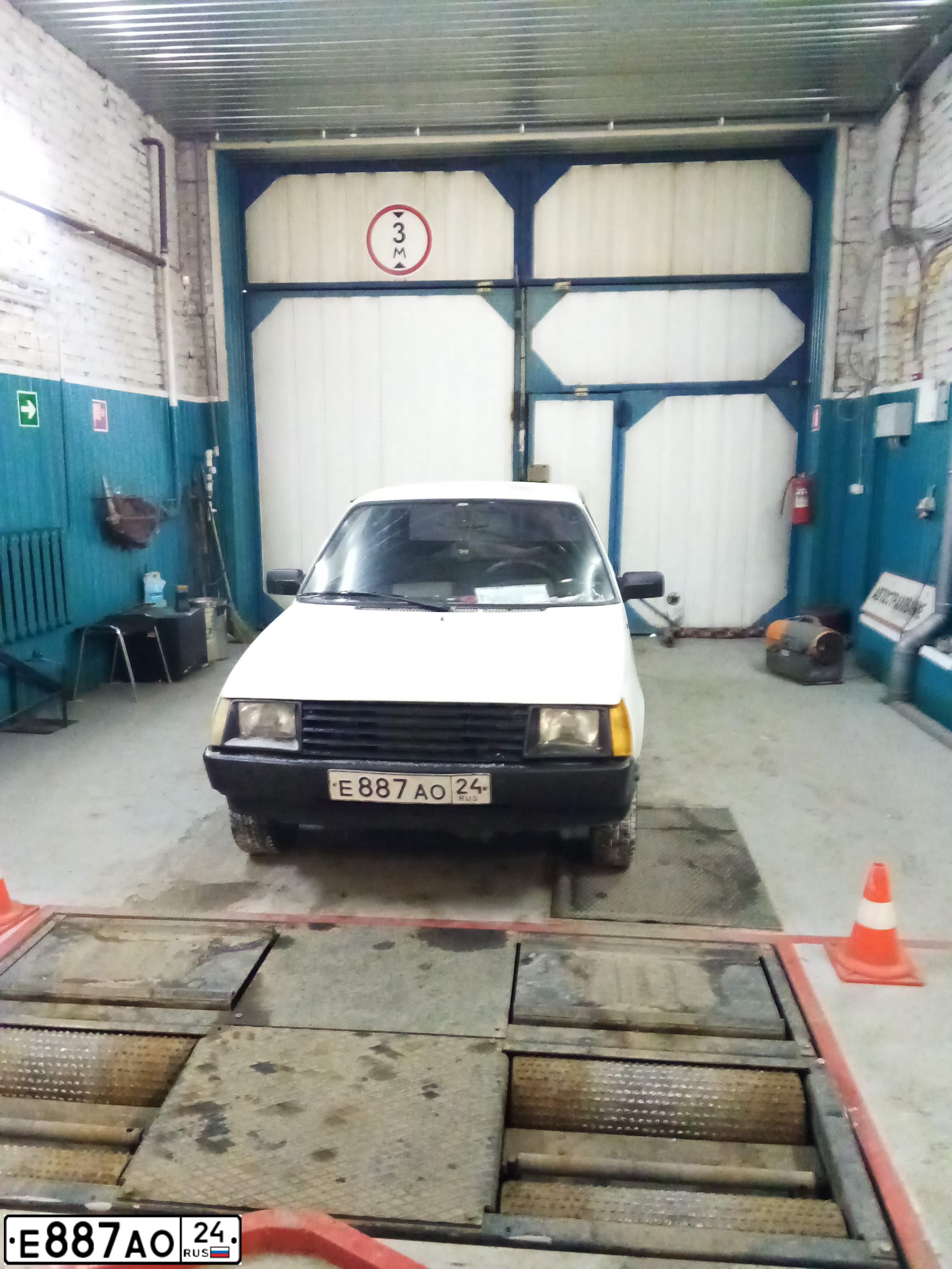 Фото автомобиля ЗАЗ 1102, 1994 — госномер Е495РС124. Цвет: Белый