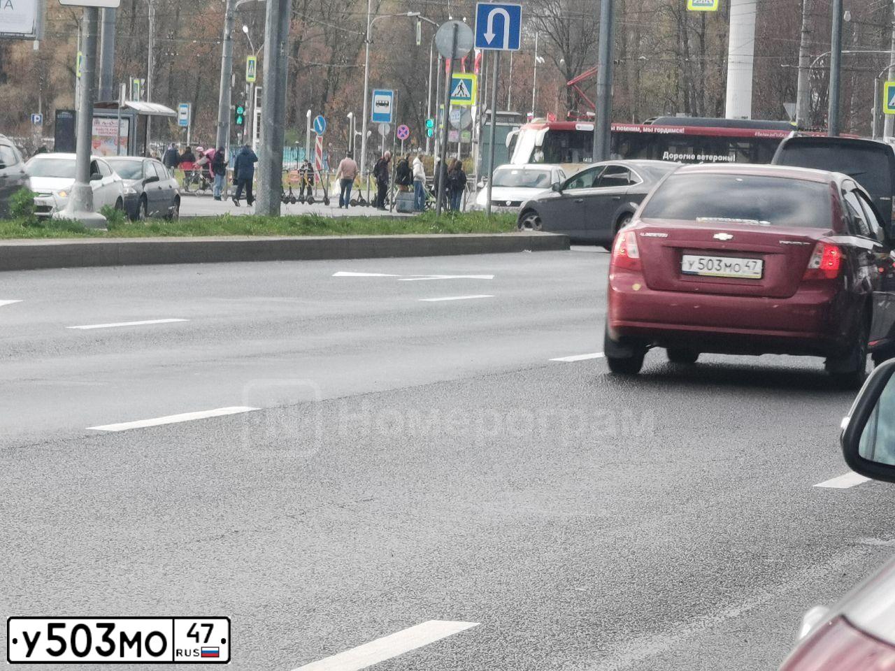 Фото автомобиля CHEVROLET LACETTI, 2011 — госномер У503НО47. Цвет: Красный