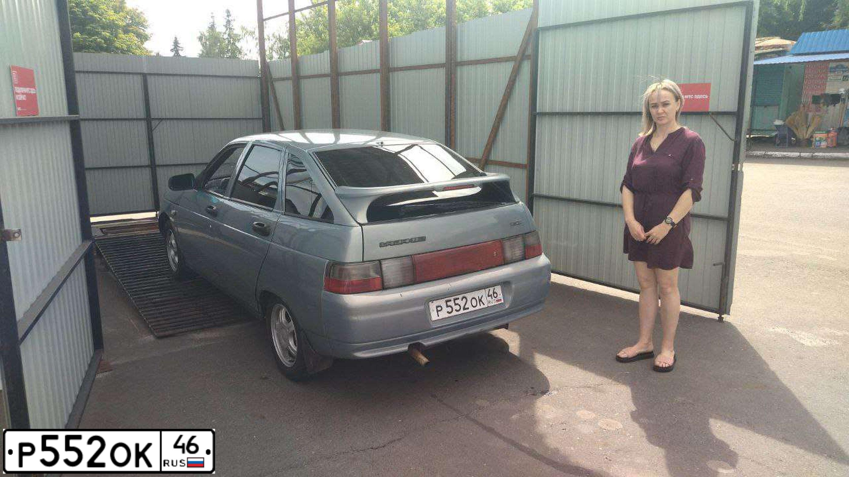 Фото автомобиля LADA 2112, 2003 — госномер М100ОР46. Цвет: ЗОЛОТИСТО-СЕРЫЙ