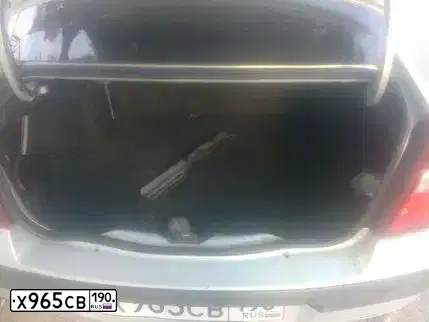 Фото автомобиля RENAULT SYMBOL, 2004 — госномер Е993МЕ82. Цвет: СЕРЫЙ
